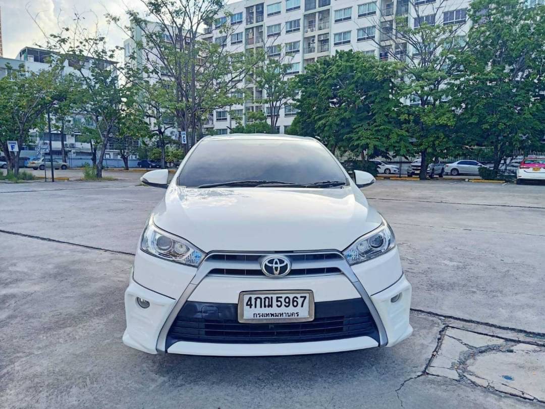 2015 Toyota Yaris สีขาว