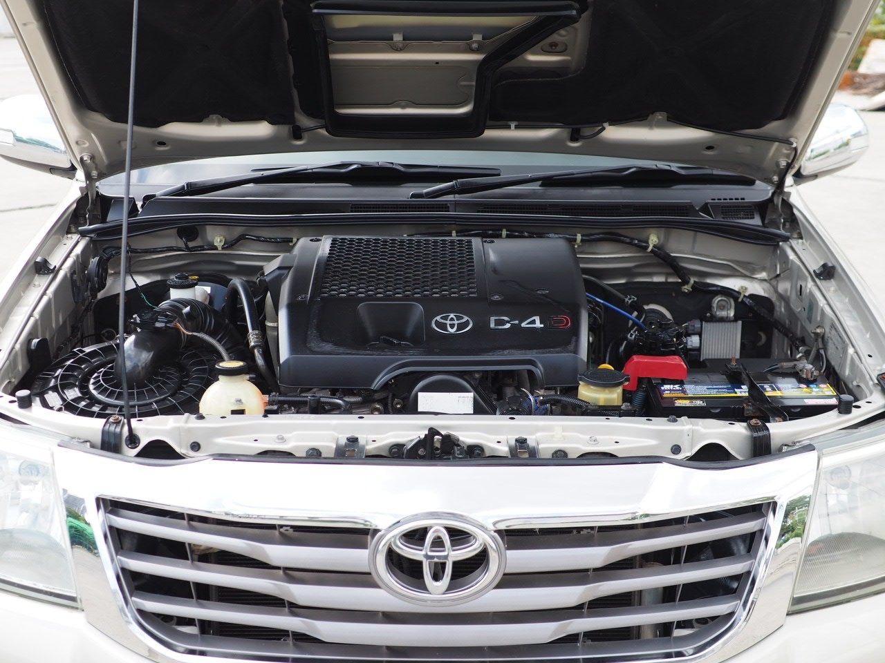 2012 Toyota Hilux Vigo Prerunner (Cab) สีทอง (รูปที่ 9)
