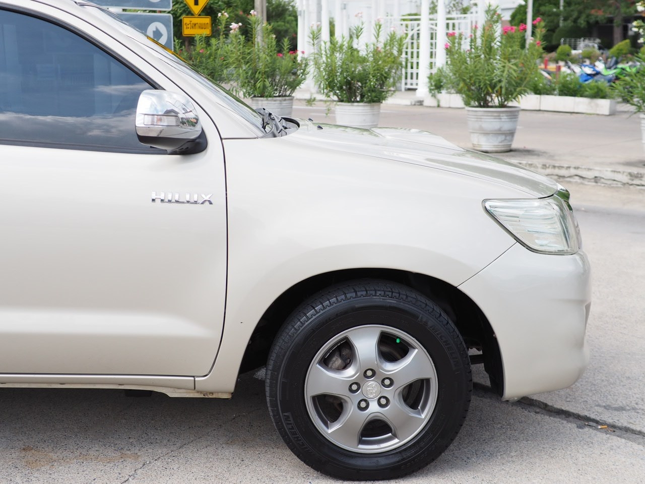 2012 Toyota Hilux Vigo Prerunner (Cab) สีทอง (รูปที่ 5)