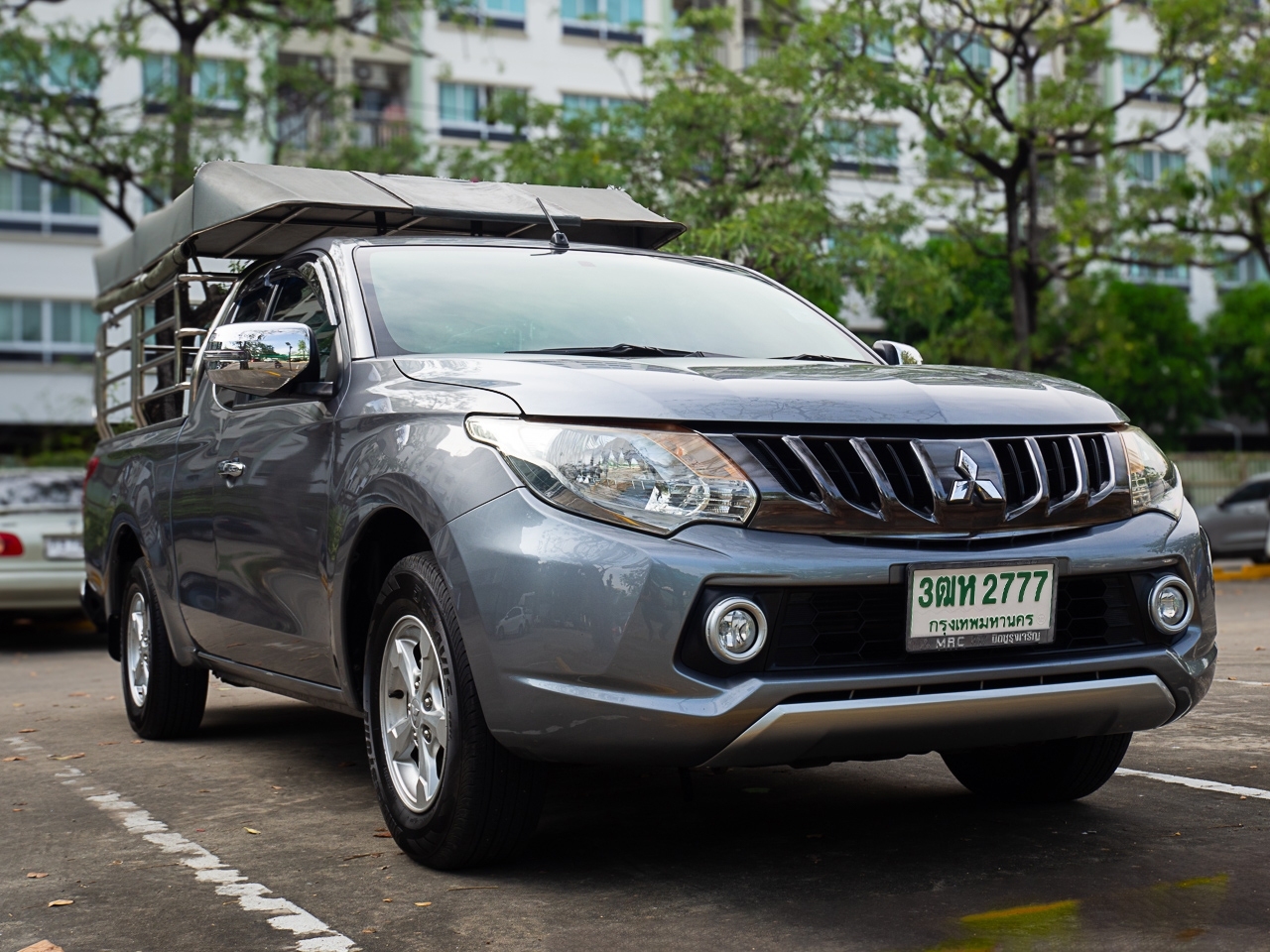 2018 Mitsubishi Triton Mega cab สีเทา (รูปที่ 2)