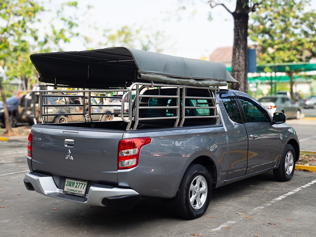 2018 Mitsubishi Triton Mega cab สีเทา (รูปที่ 7)