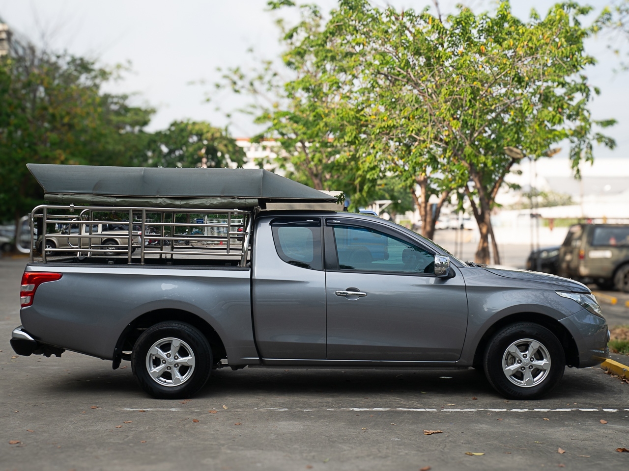 2018 Mitsubishi Triton Mega cab สีเทา (รูปที่ 6)
