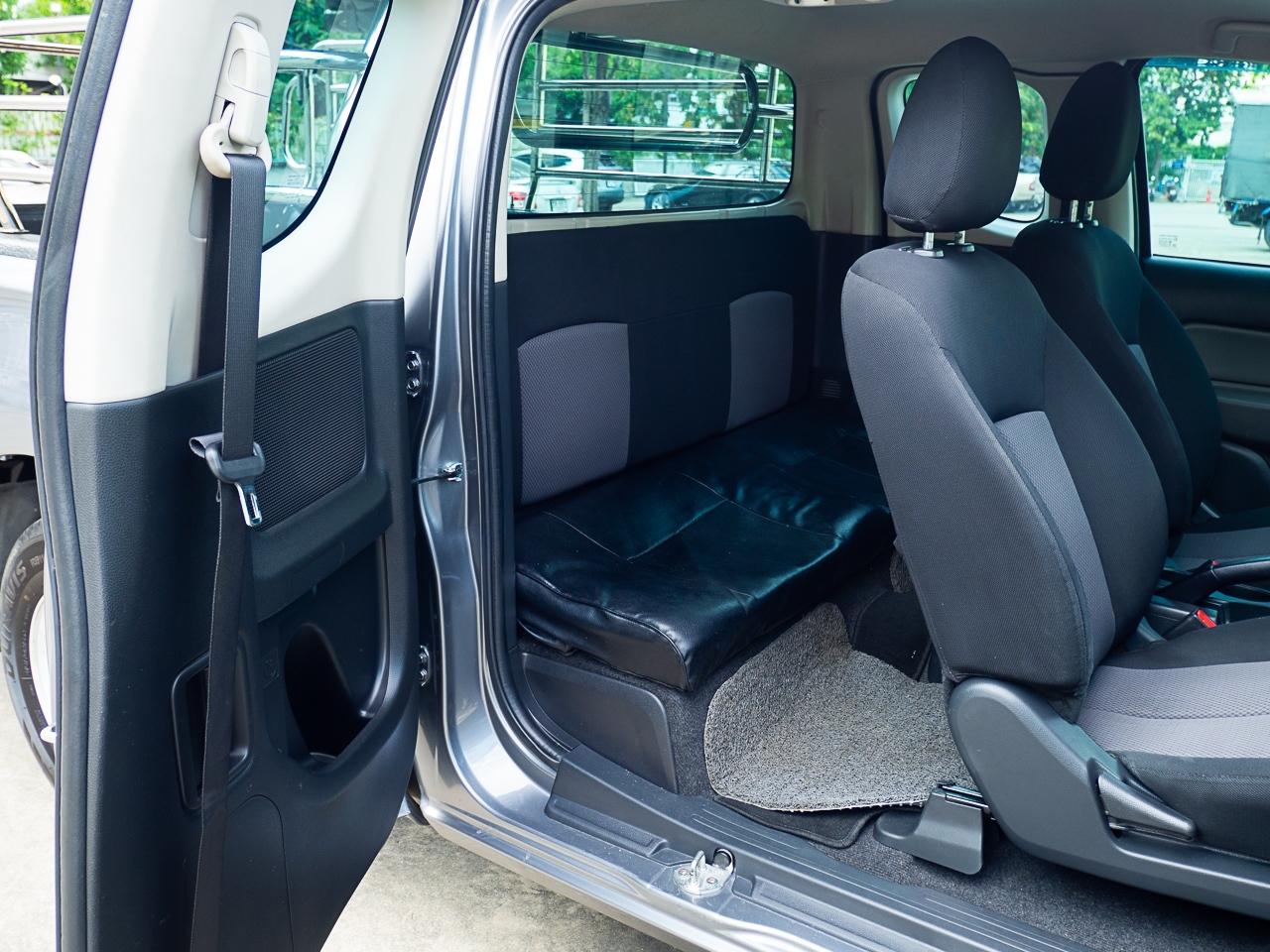 2018 Mitsubishi Triton Mega cab สีเทา (รูปที่ 13)