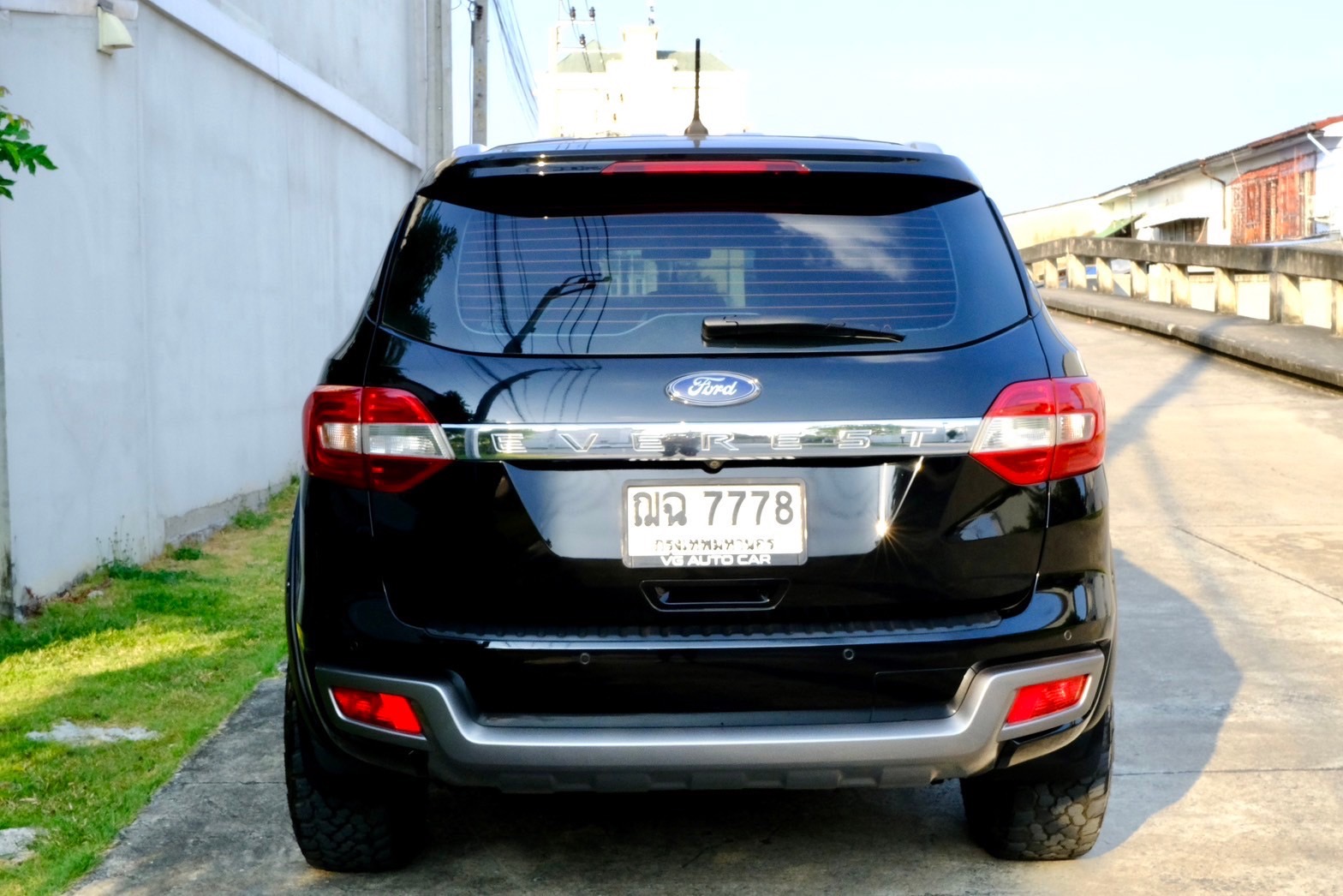 Ford everest Titanium 2.0 Turbo 2WD ปี 2018 ออโต้ ดีเ สีดำ ฟรีดาวน์ (รูปที่ 16)