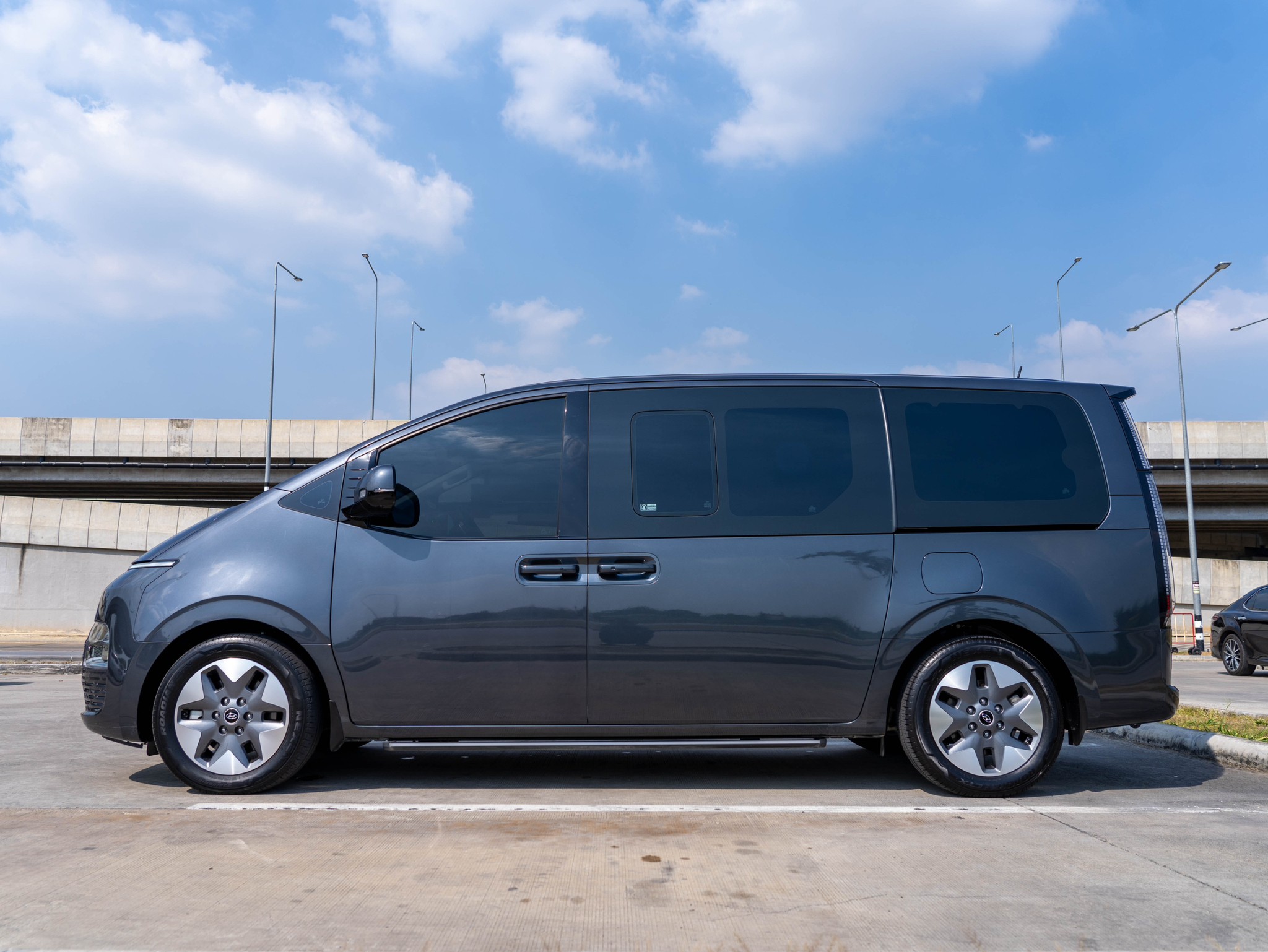 Hyundai Staria 2.2 (SEL)ดีเซล ปี 2021 จด 23 ไมล์ 20,000 กม. (รูปที่ 2)