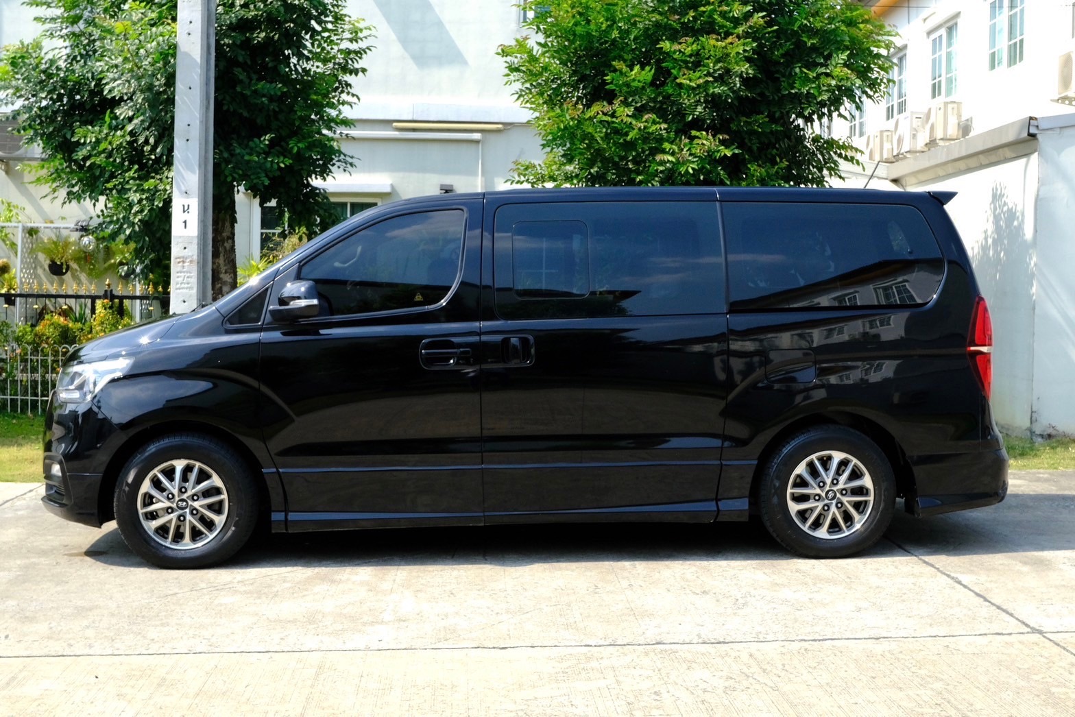 Hyundai H-1 2.5 Elite เกียร์: ออโต้ เครื่องยนต์: ดีเซล ปี: 2018 (รูปที่ 15)