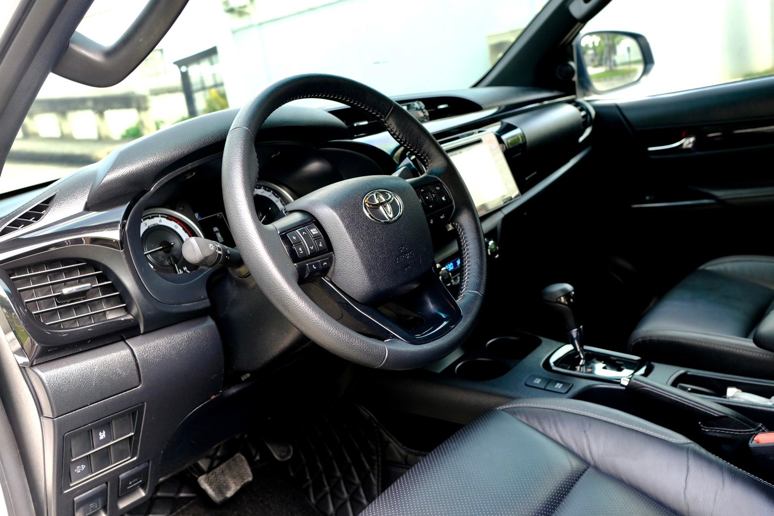 TOYOTA Revo 2.8G Prerunner Double cab 4x4 ขับสี่ ตัวสูง ดีเซล เกียร์: ออโต้ ปี: 2015 รถสวย สภาพป้ายแดง (รูปที่ 12)