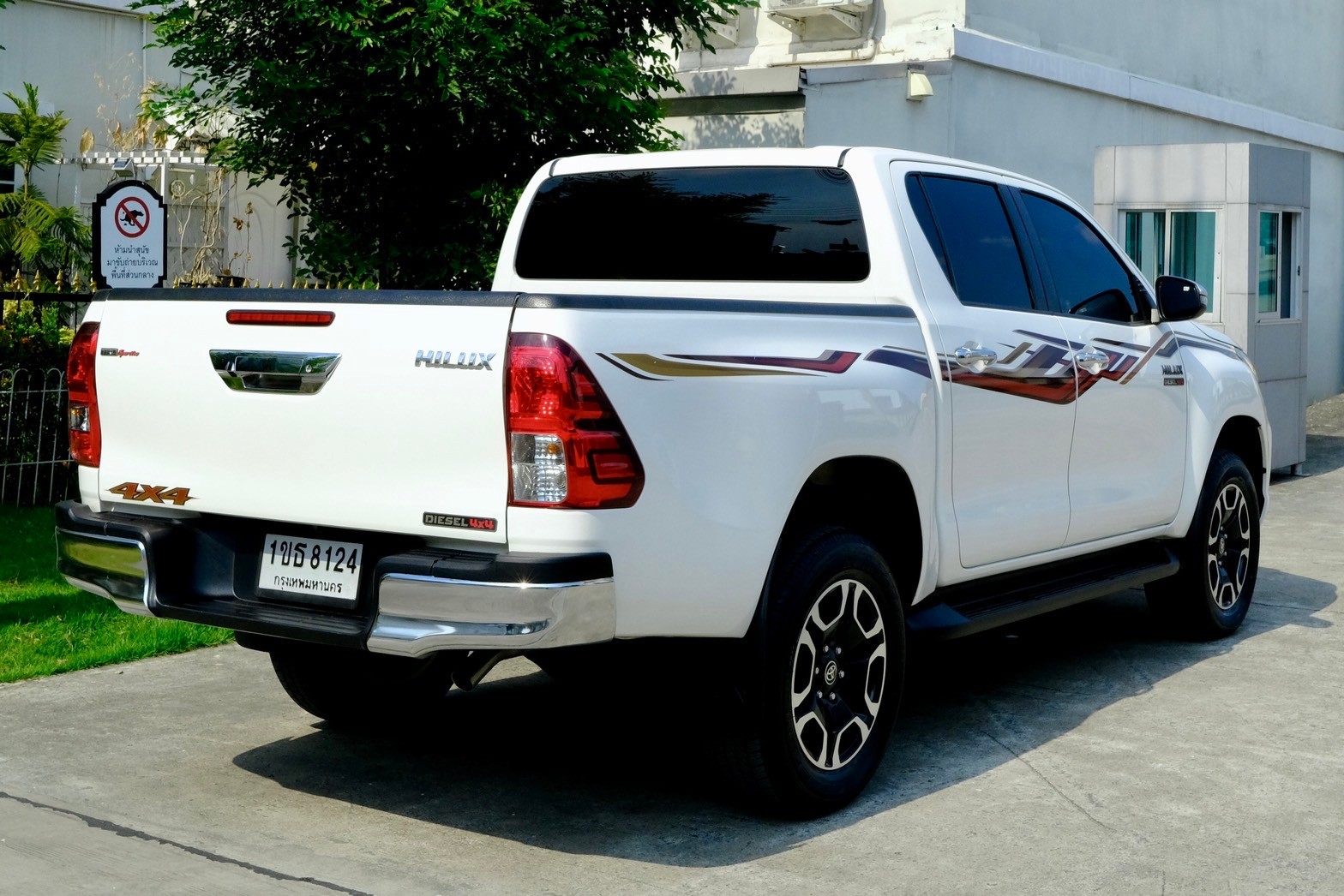 TOYOTA Revo 2.8G Prerunner Double cab 4x4 ขับสี่ ตัวสูง ดีเซล เกียร์: ออโต้ ปี: 2015 รถสวย สภาพป้ายแดง