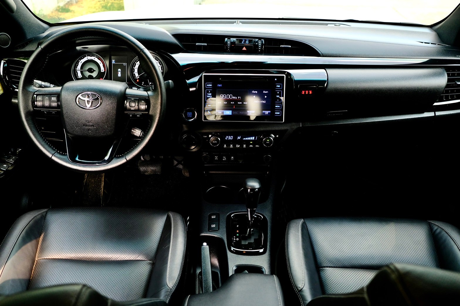 TOYOTA Revo 2.8G Prerunner Double cab 4x4 ขับสี่ ตัวสูง ดีเซล เกียร์: ออโต้ ปี: 2015 รถสวย สภาพป้ายแดง (รูปที่ 11)