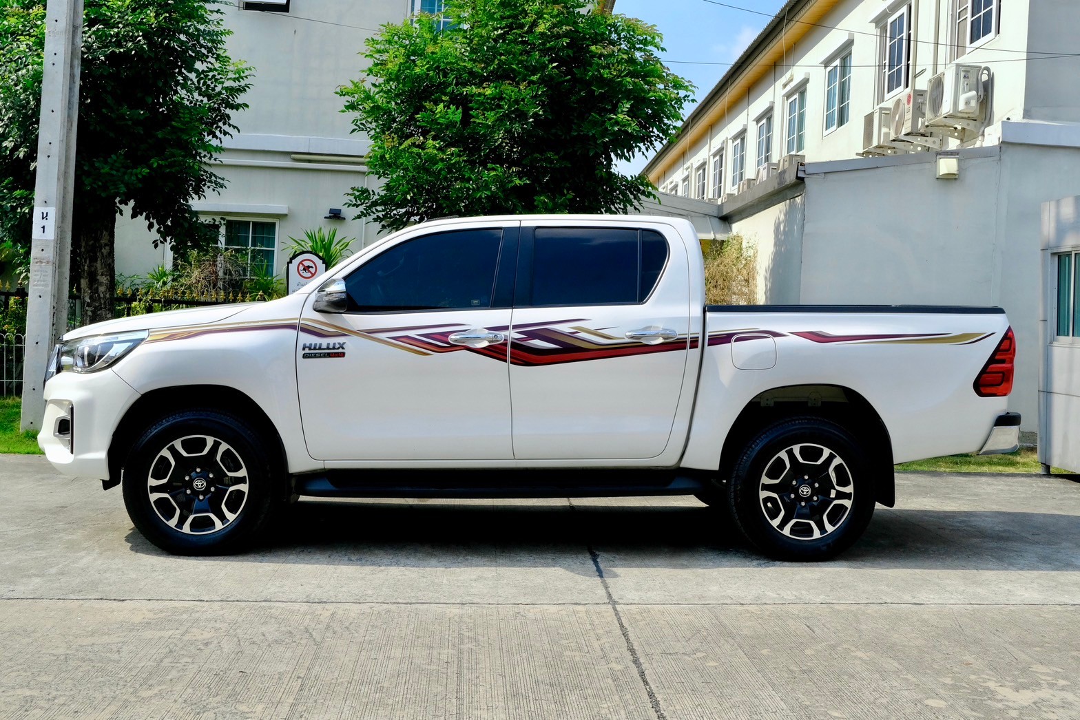 TOYOTA Revo 2.8G Prerunner Double cab 4x4 ขับสี่ ตัวสูง ดีเซล เกียร์: ออโต้ ปี: 2015 รถสวย สภาพป้ายแดง