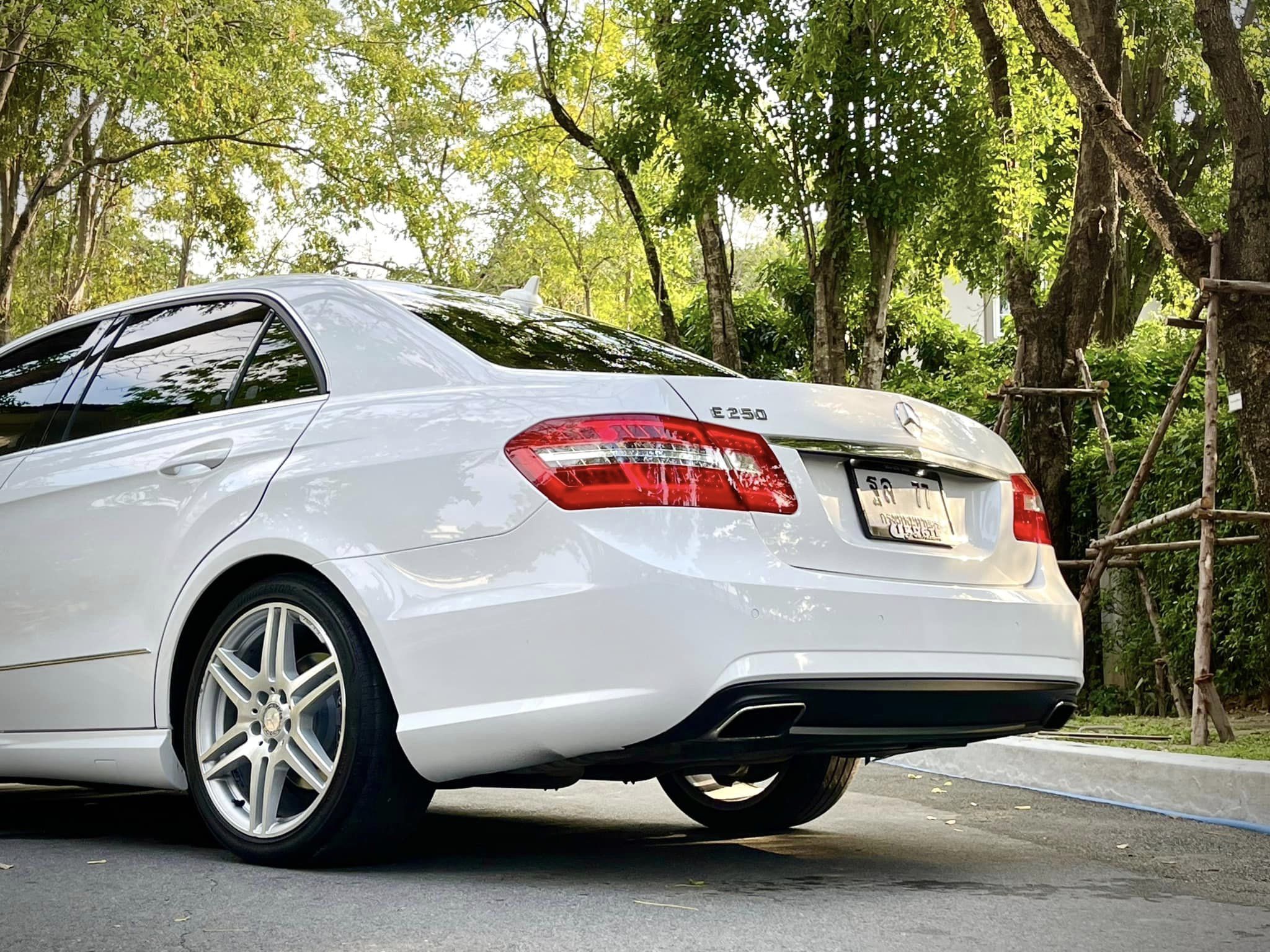 Mercedes Benz E250 AMG Avantgarde มือเดียวป้ายแดง ไม่สวยให้ตบเลย 😆 (รูปที่ 18)
