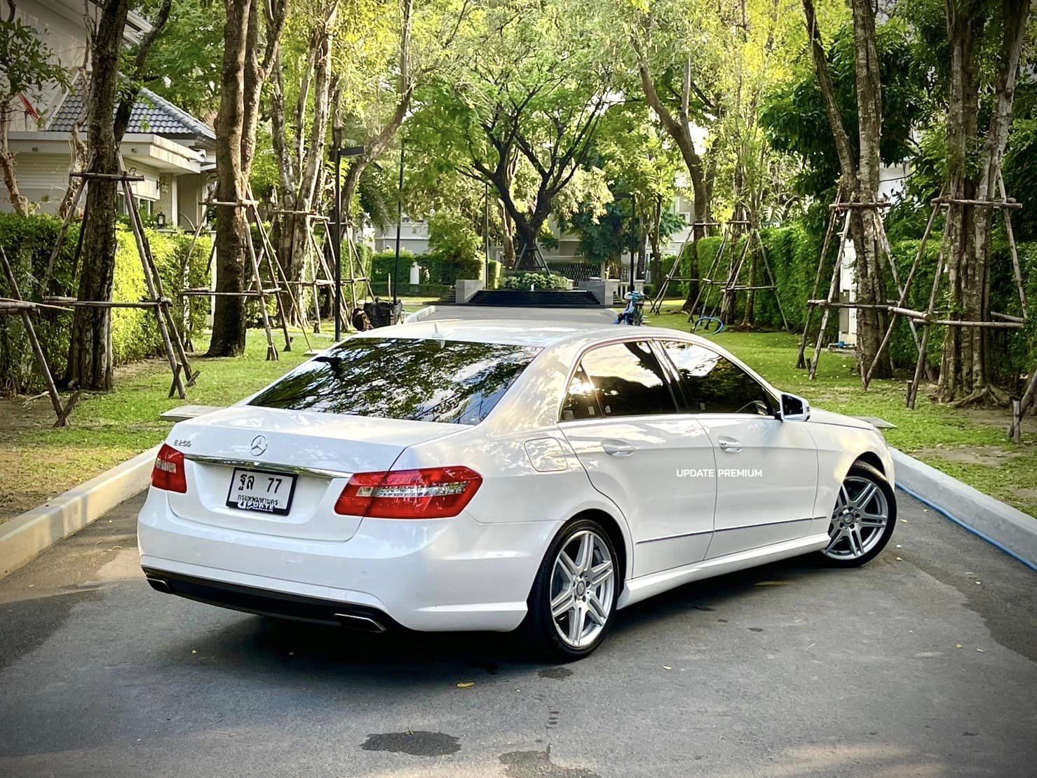 Mercedes Benz E250 AMG Avantgarde มือเดียวป้ายแดง ไม่สวยให้ตบเลย 😆