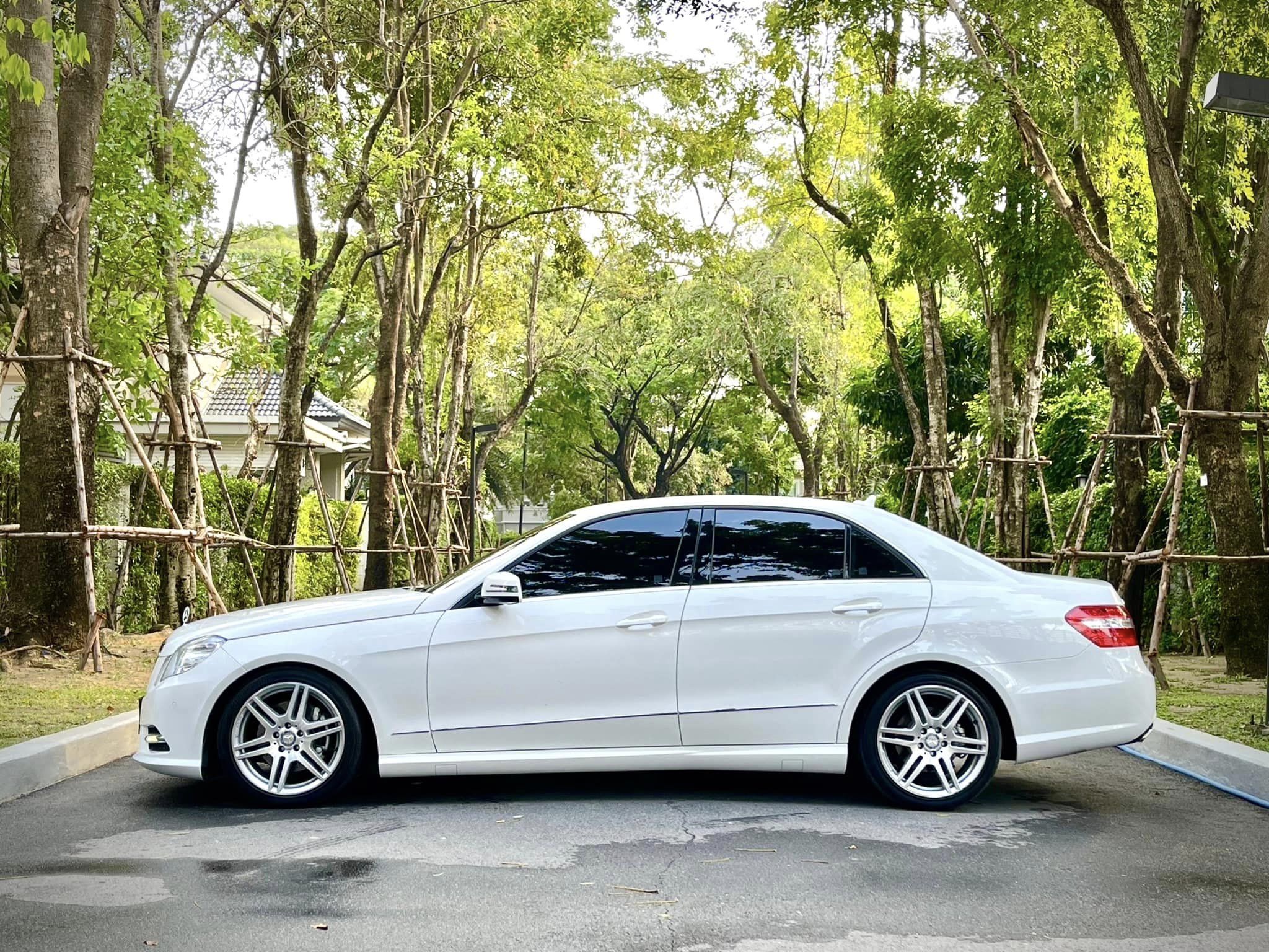 Mercedes Benz E250 AMG Avantgarde มือเดียวป้ายแดง ไม่สวยให้ตบเลย 😆