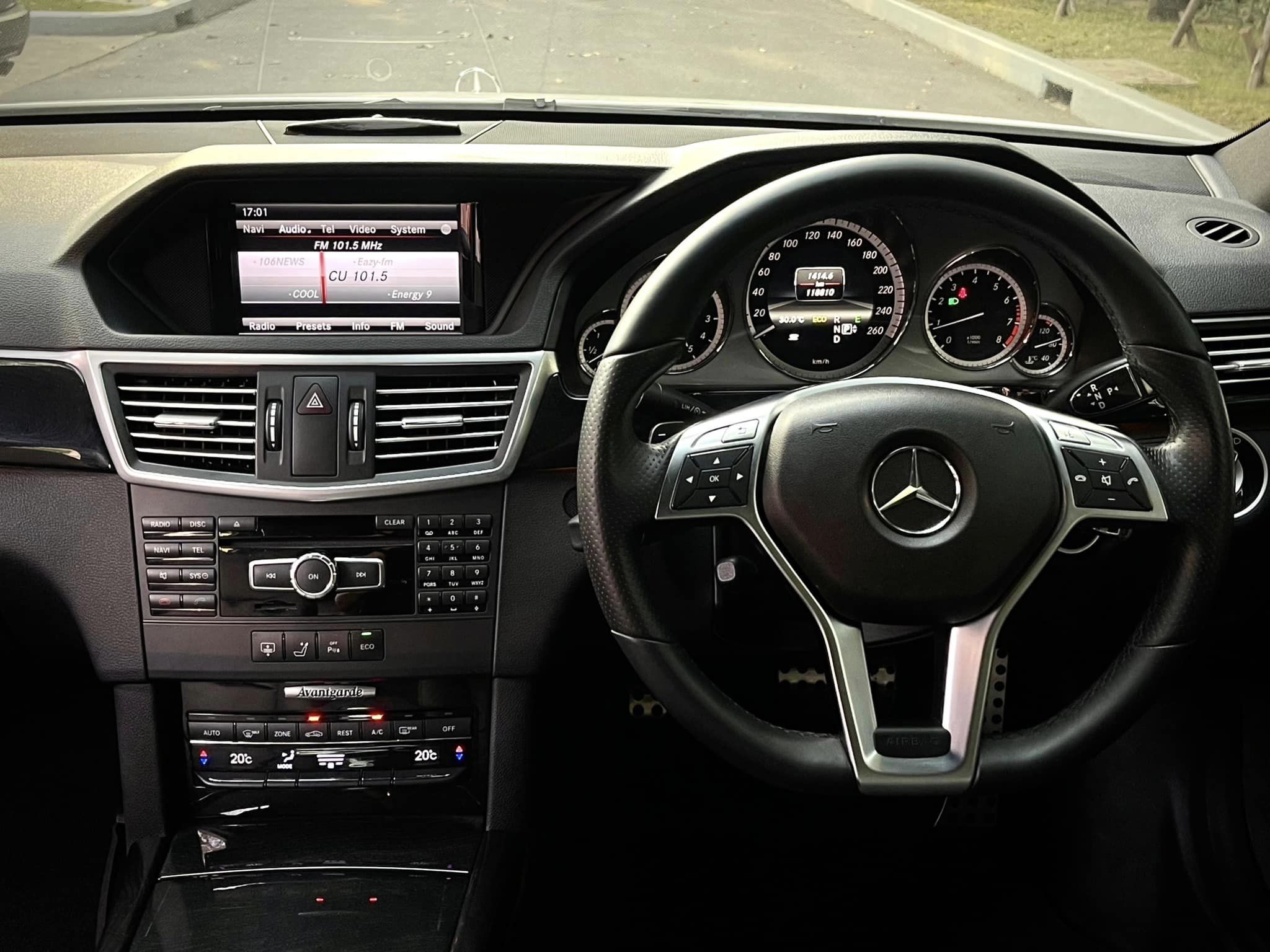Mercedes Benz E250 AMG Avantgarde มือเดียวป้ายแดง ไม่สวยให้ตบเลย (รูปที่ 21)