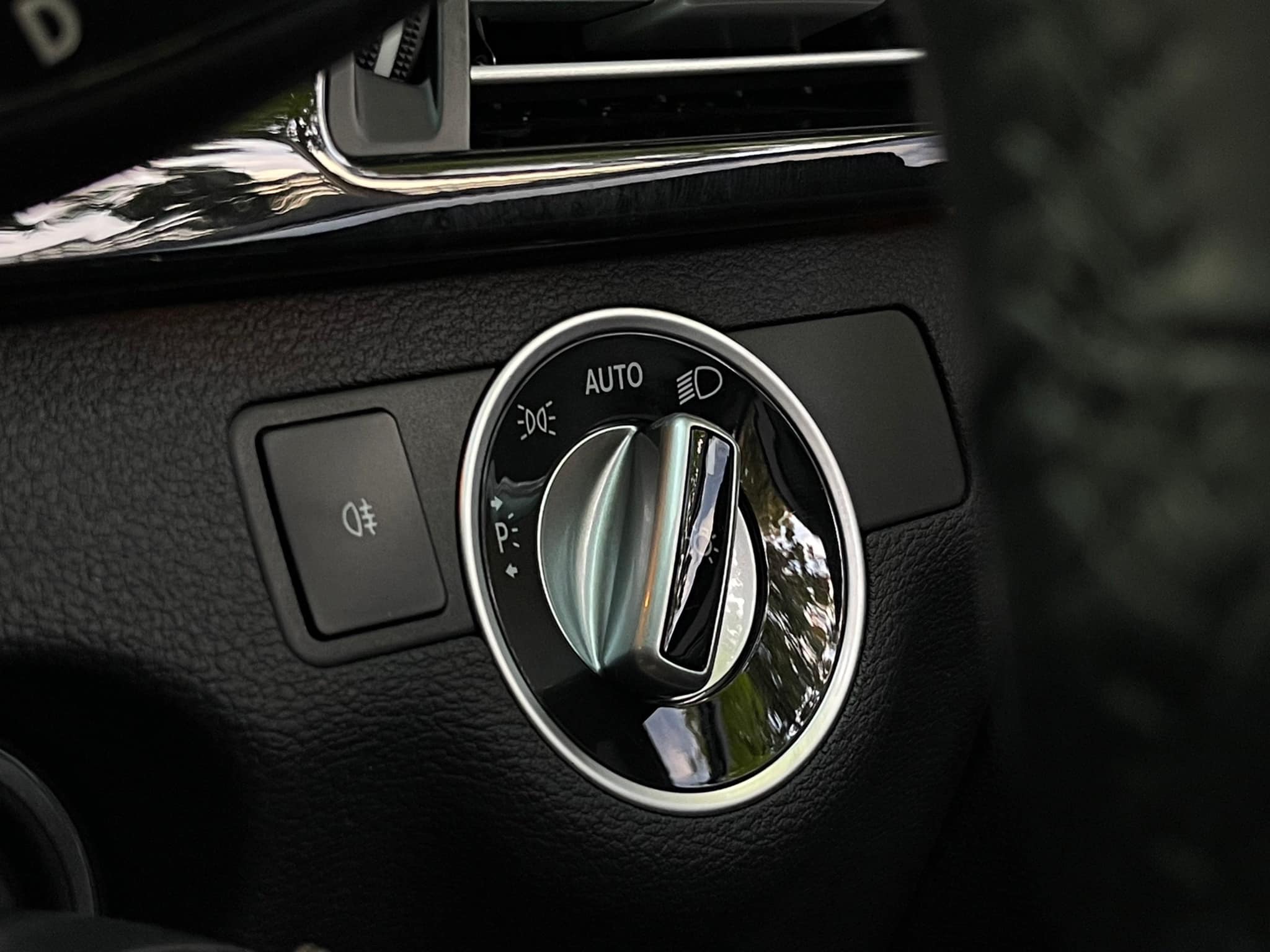 Mercedes Benz E250 AMG Avantgarde มือเดียวป้ายแดง ไม่สวยให้ตบเลย (รูปที่ 26)