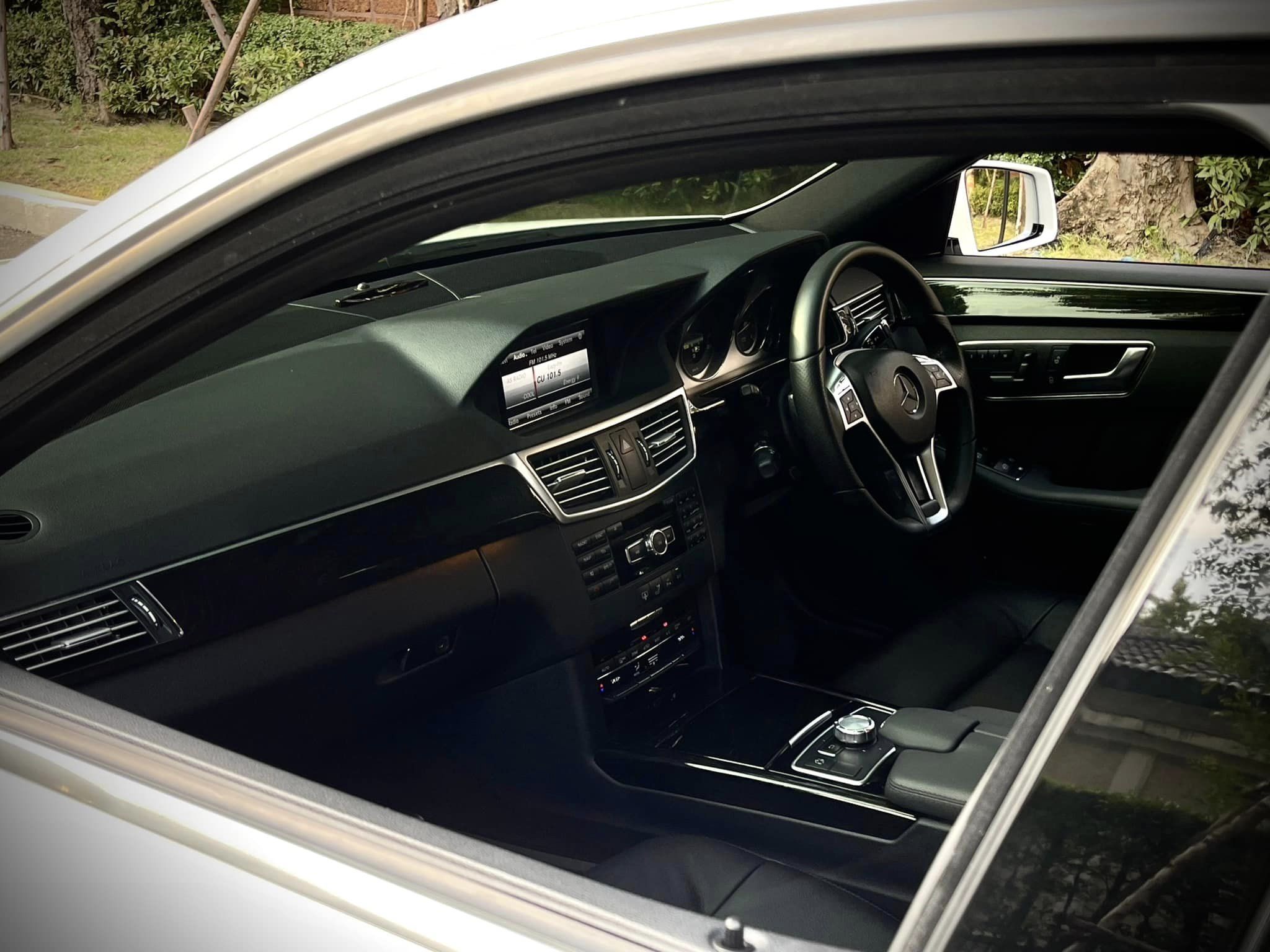 Mercedes Benz E250 AMG Avantgarde มือเดียวป้ายแดง ไม่สวยให้ตบเลย (รูปที่ 23)