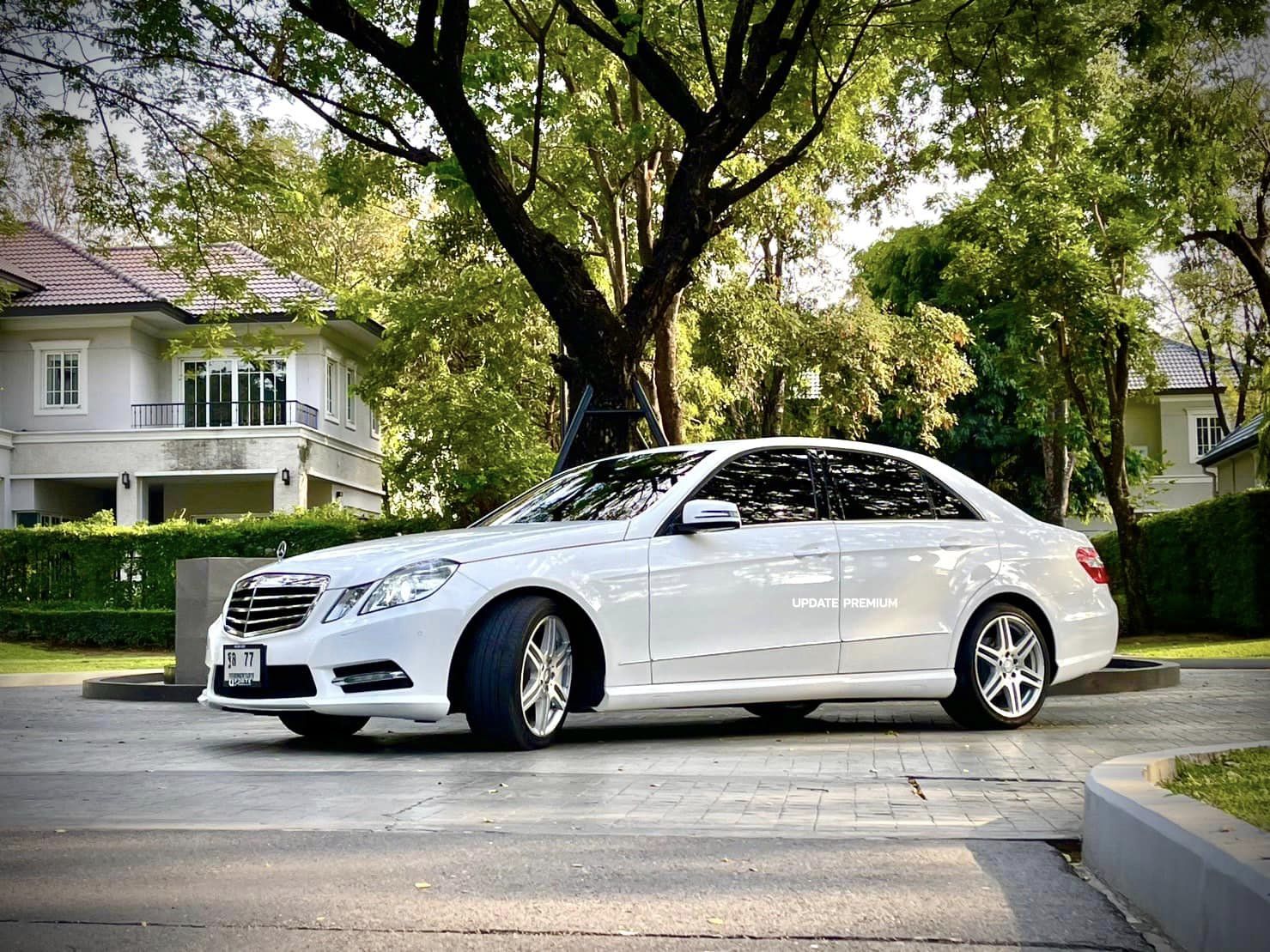 Mercedes Benz E250 AMG Avantgarde มือเดียวป้ายแดง ไม่สวยให้ตบเลย (รูปที่ 11)