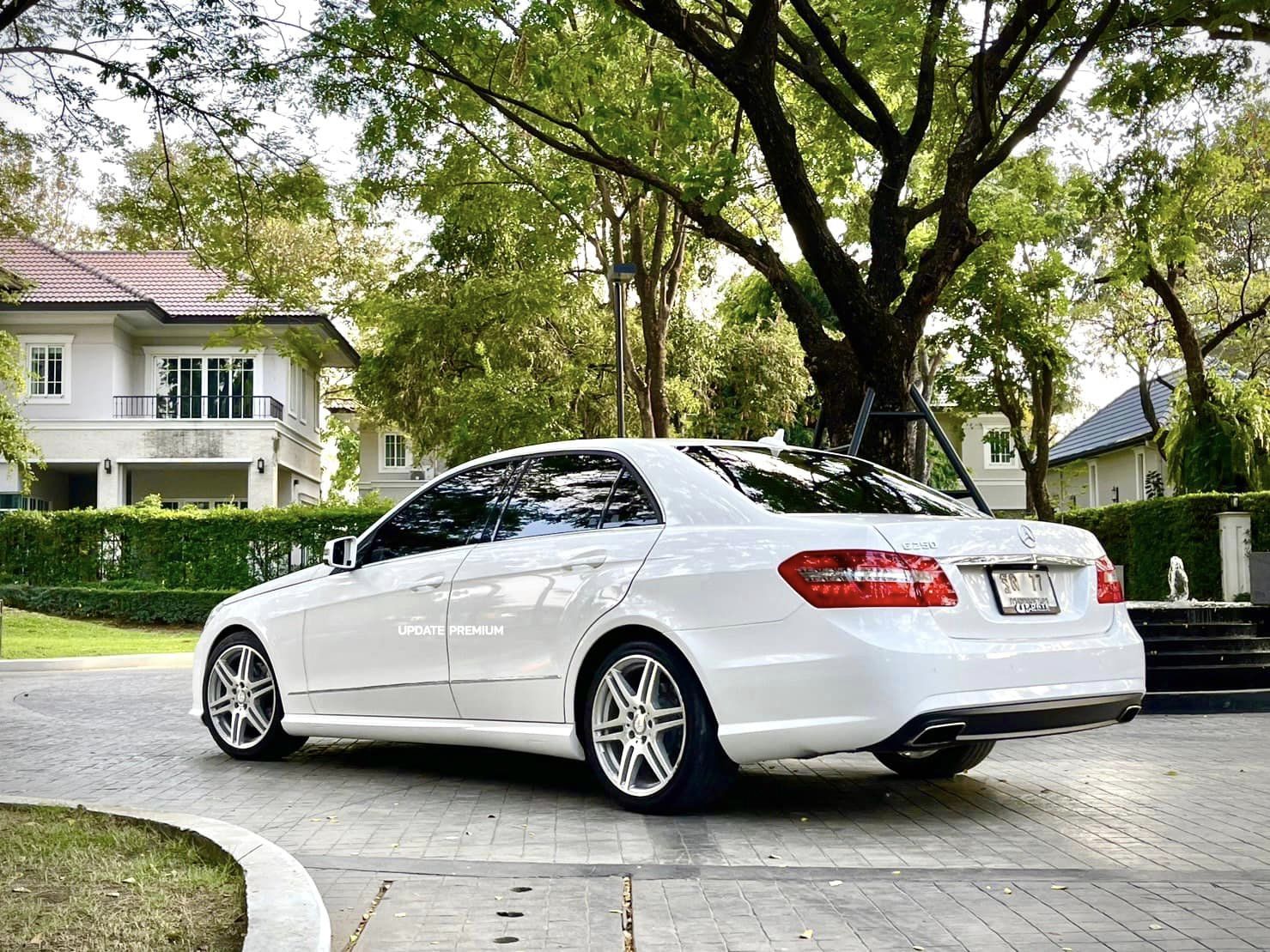 Mercedes Benz E250 AMG Avantgarde มือเดียวป้ายแดง ไม่สวยให้ตบเลย