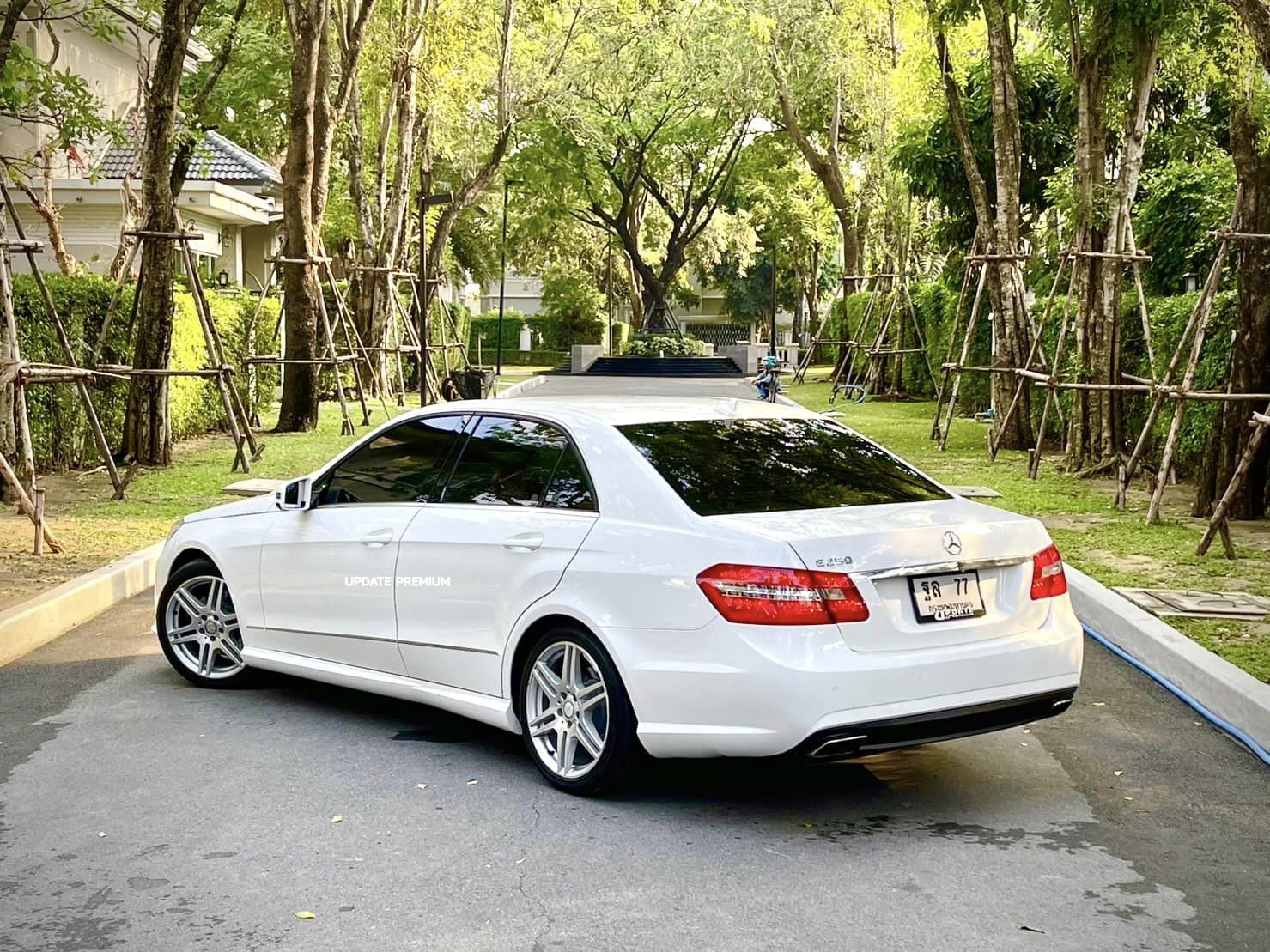Mercedes Benz E250 AMG Avantgarde มือเดียวป้ายแดง ไม่สวยให้ตบเลย (รูปที่ 8)