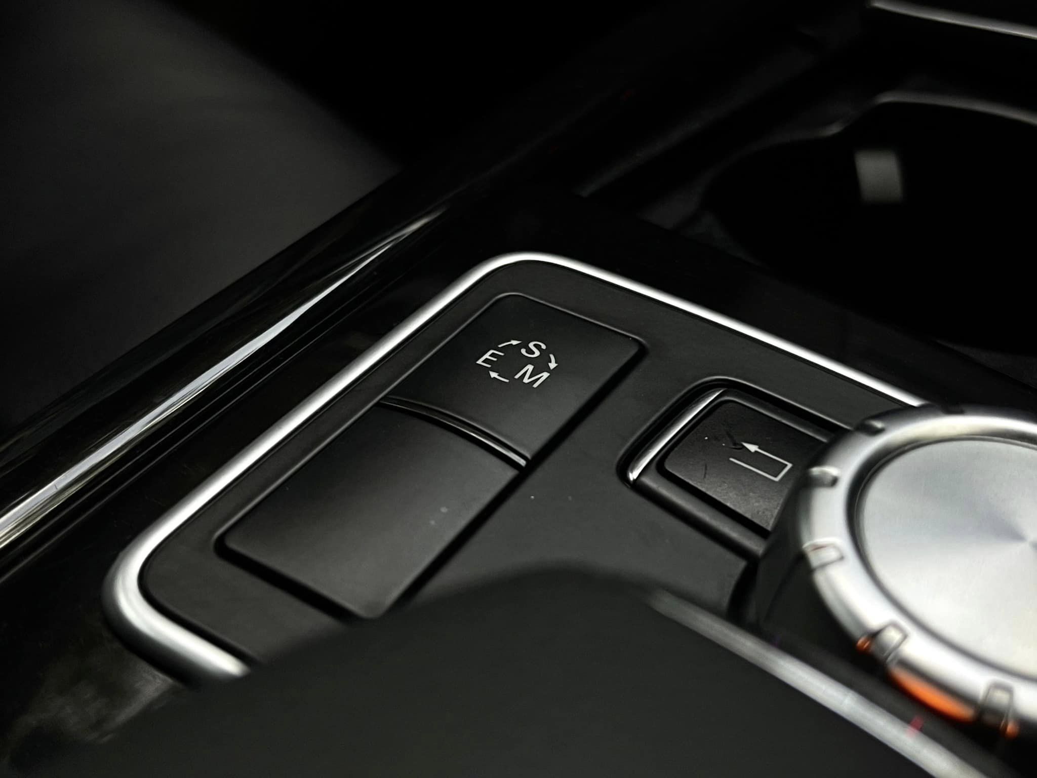 Mercedes Benz E250 AMG Avantgarde มือเดียวป้ายแดง ไม่สวยให้ตบเลย (รูปที่ 40)