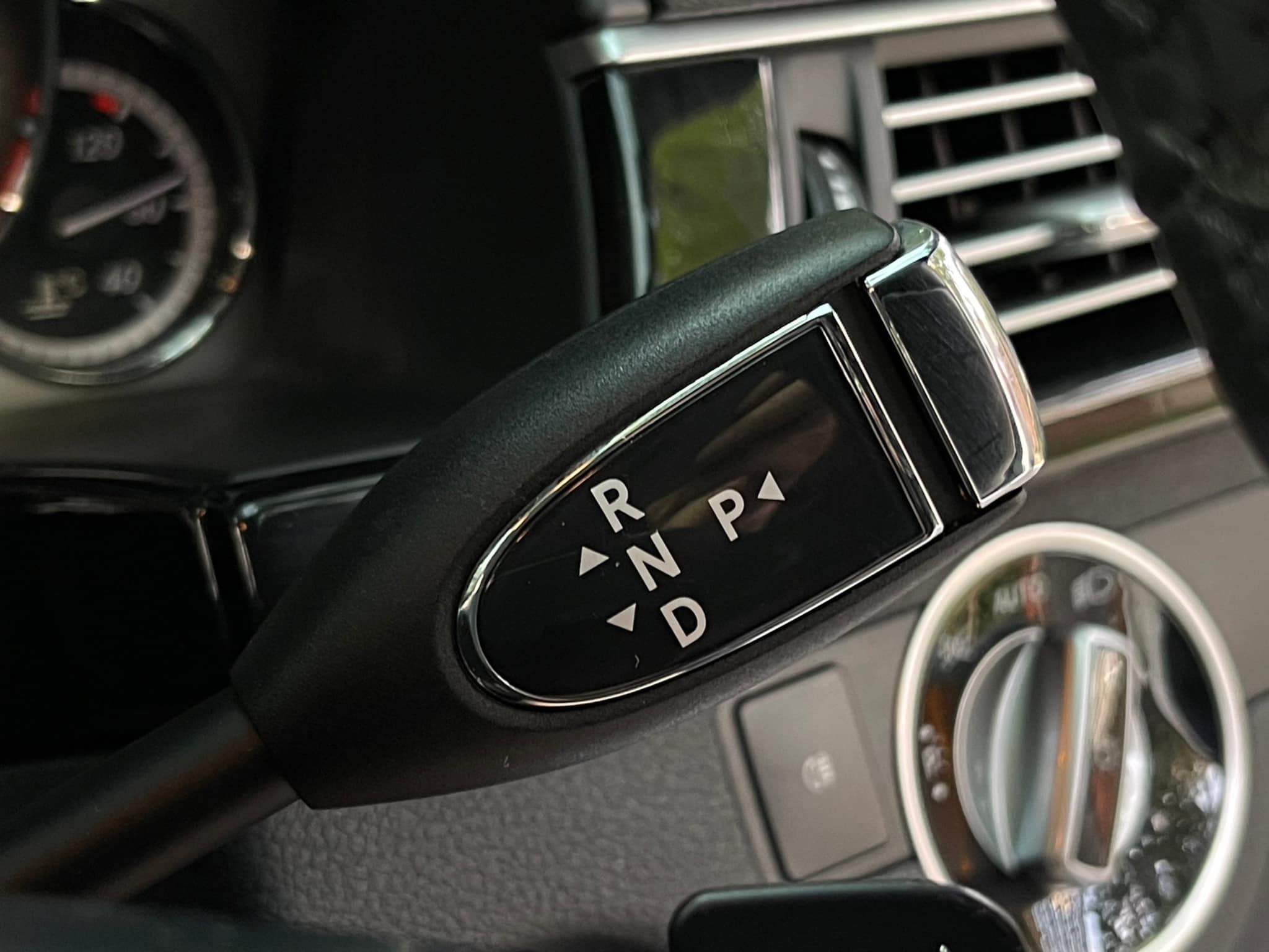 Mercedes Benz E250 AMG Avantgarde มือเดียวป้ายแดง ไม่สวยให้ตบเลย (รูปที่ 24)