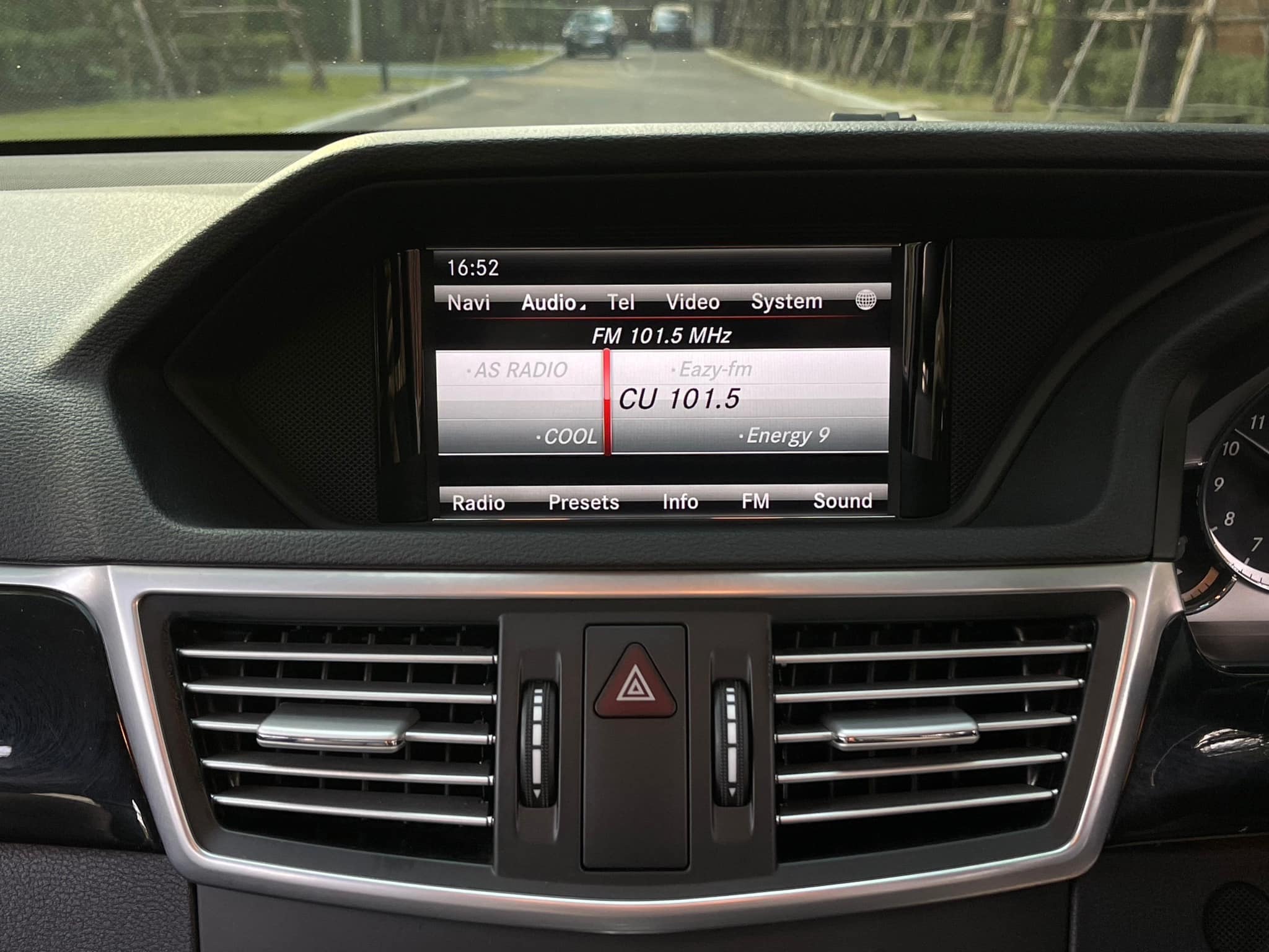 Mercedes Benz E250 AMG Avantgarde มือเดียวป้ายแดง ไม่สวยให้ตบเลย (รูปที่ 32)