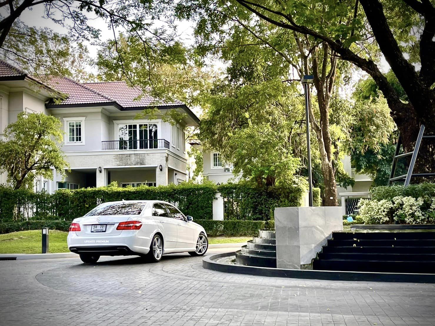 Mercedes Benz E250 AMG Avantgarde มือเดียวป้ายแดง ไม่สวยให้ตบเลย (รูปที่ 12)