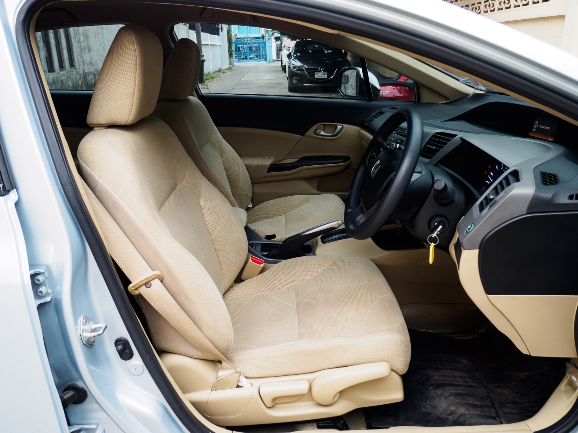 2013 Honda Civic FB สีเทา (รูปที่ 8)