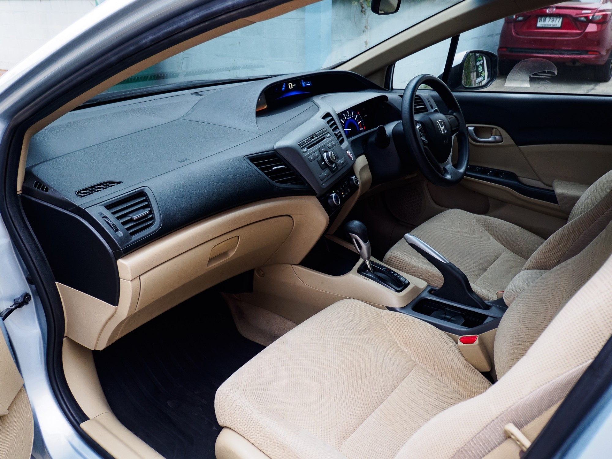 2013 Honda Civic FB สีเทา (รูปที่ 12)