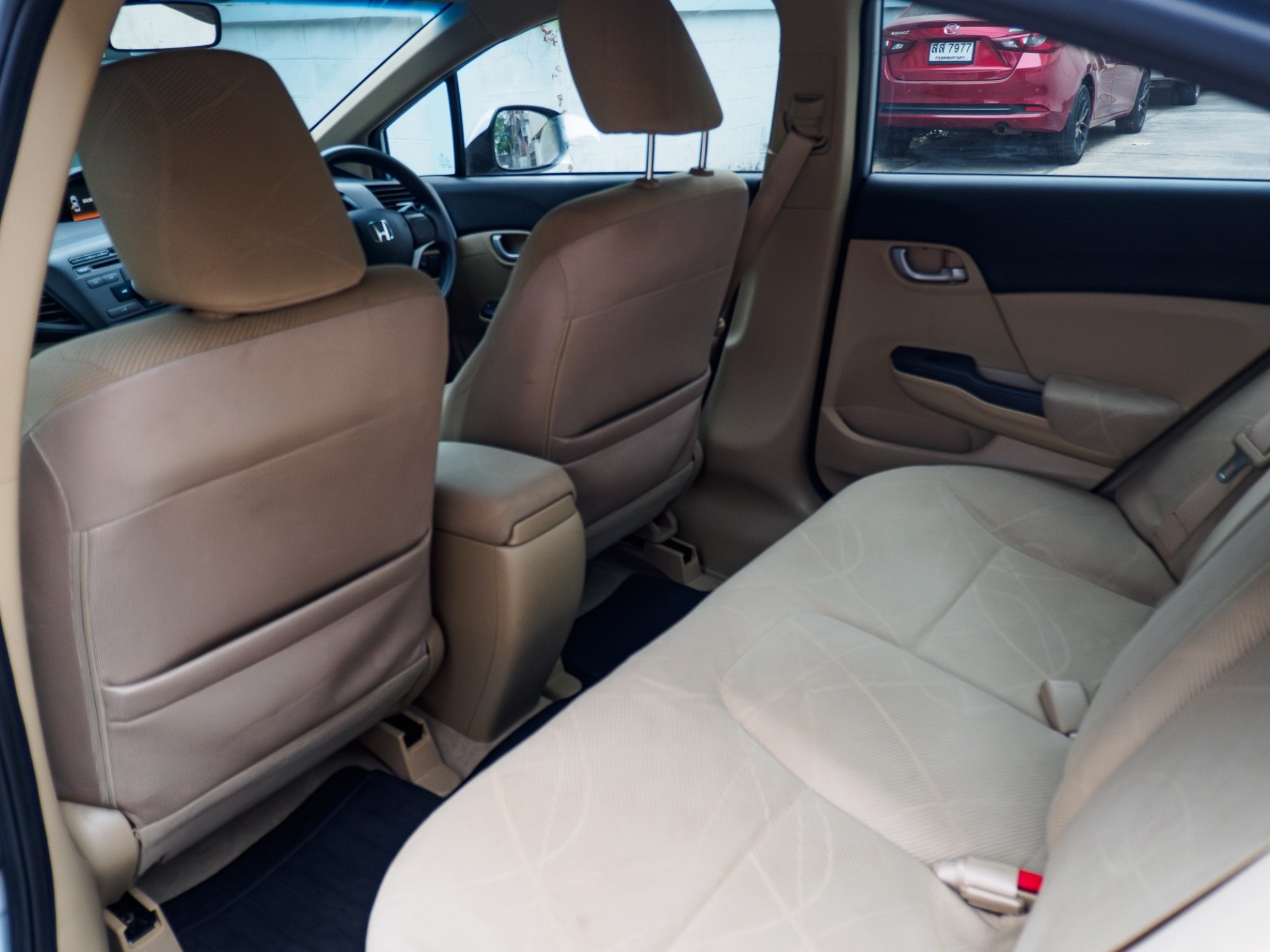 2013 Honda Civic FB สีเทา (รูปที่ 16)