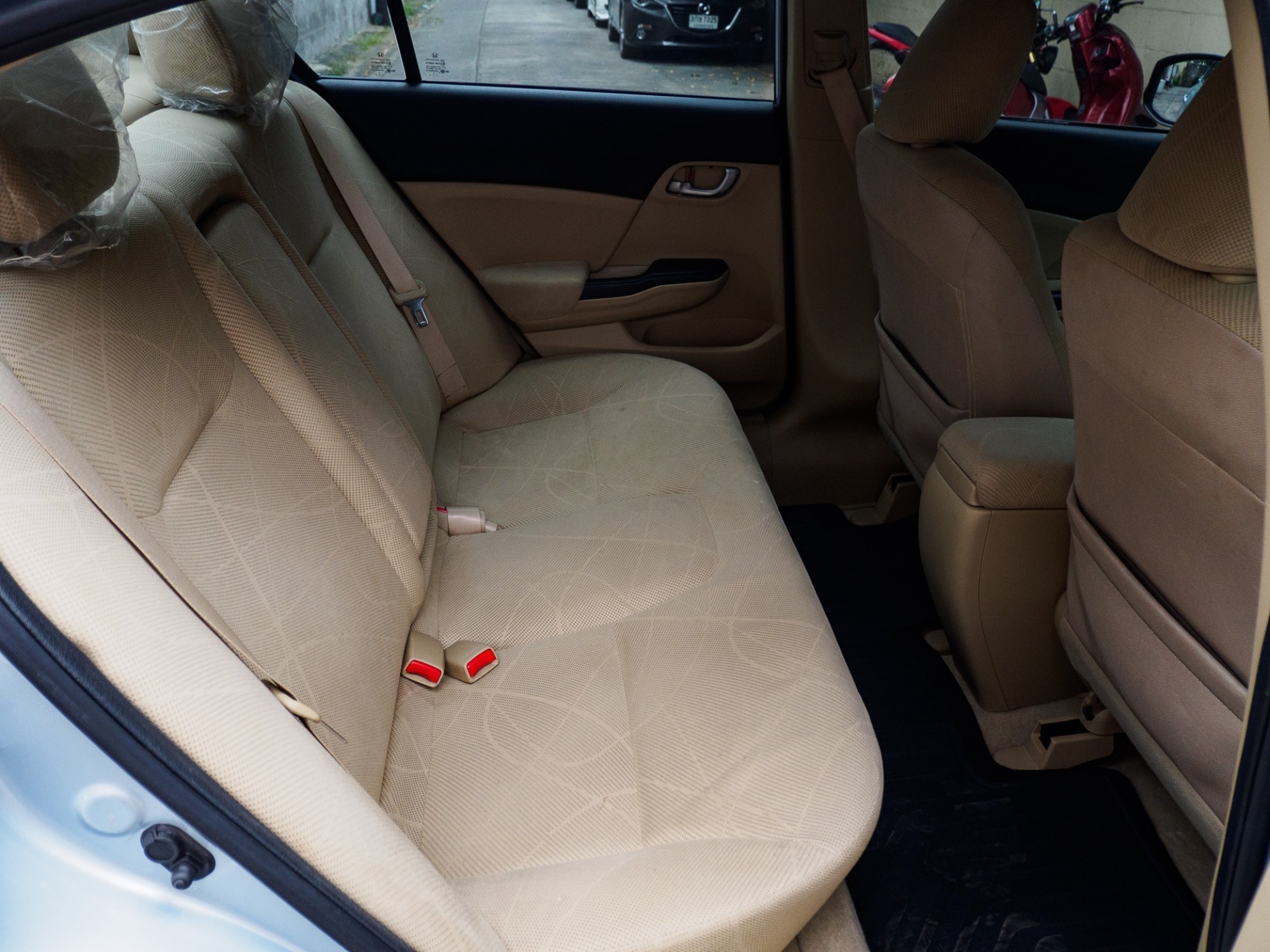 2013 Honda Civic FB สีเทา (รูปที่ 11)