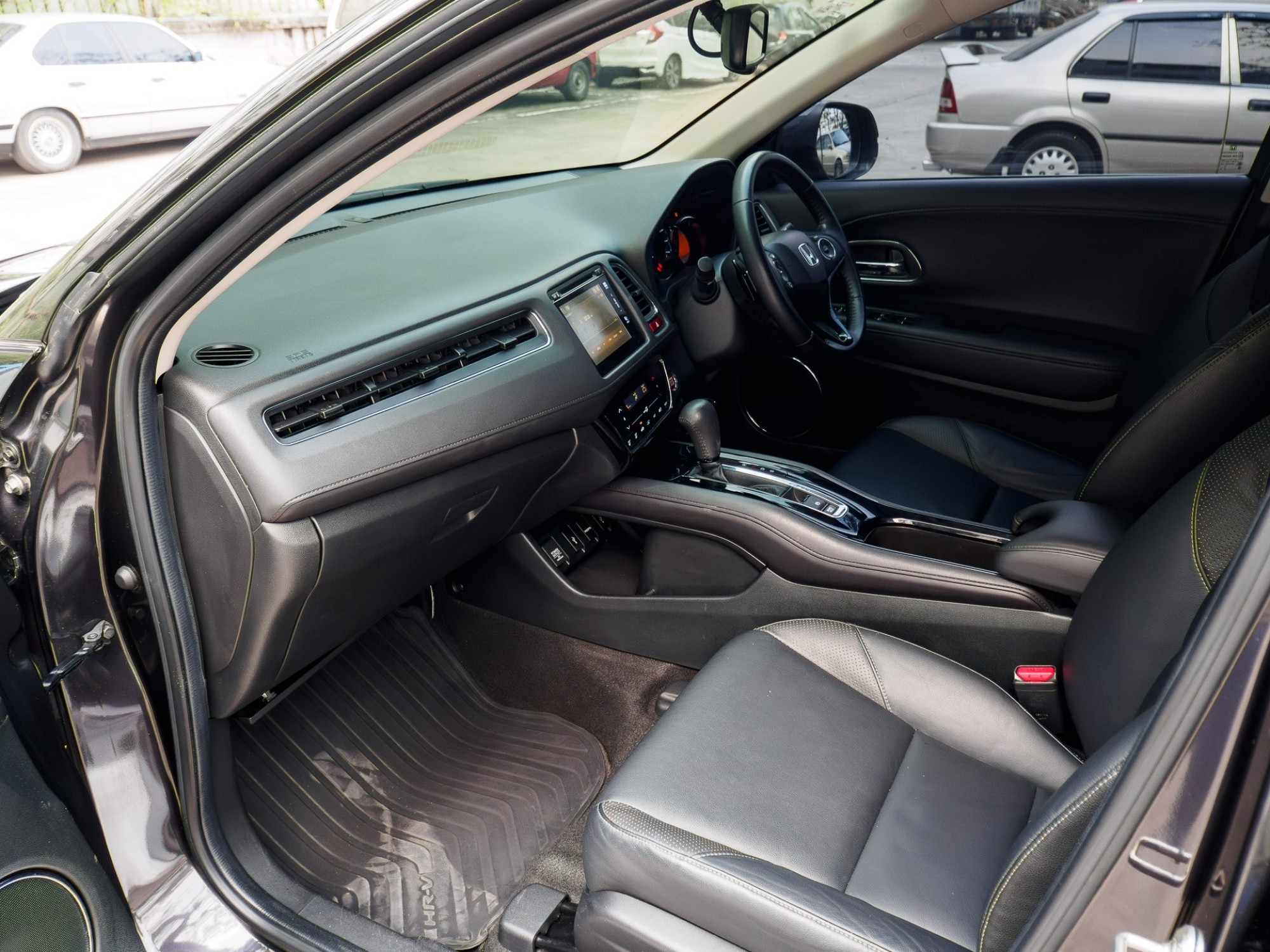 2015 Honda HR-V สีเทา (รูปที่ 12)