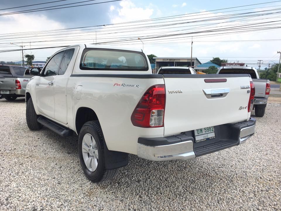 Toyota Hilux Revo Prerunner (Cab) ปี 2017 สีขาว (รูปที่ 8)