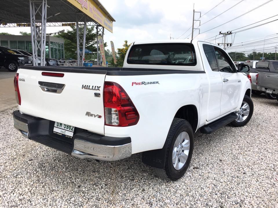 Toyota Hilux Revo Prerunner (Cab) ปี 2017 สีขาว (รูปที่ 6)