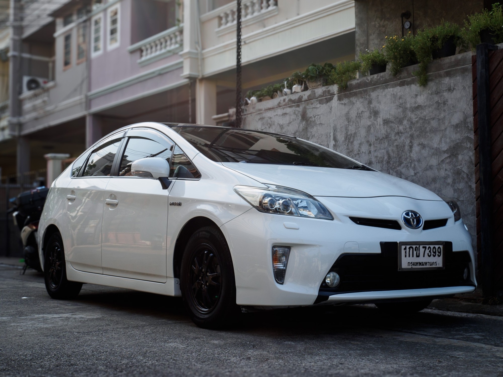 2012 Toyota Prius สีขาว (รูปที่ 3)