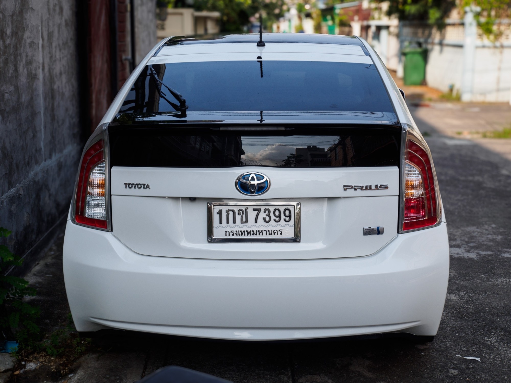 2012 Toyota Prius สีขาว (รูปที่ 6)
