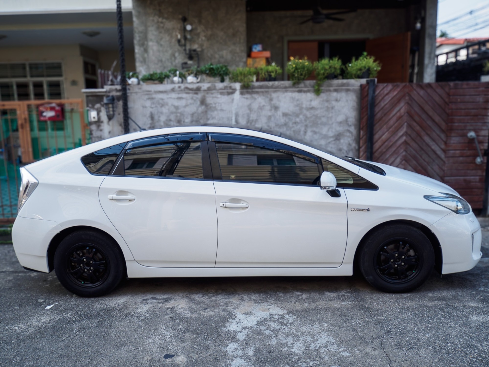 2012 Toyota Prius สีขาว (รูปที่ 4)