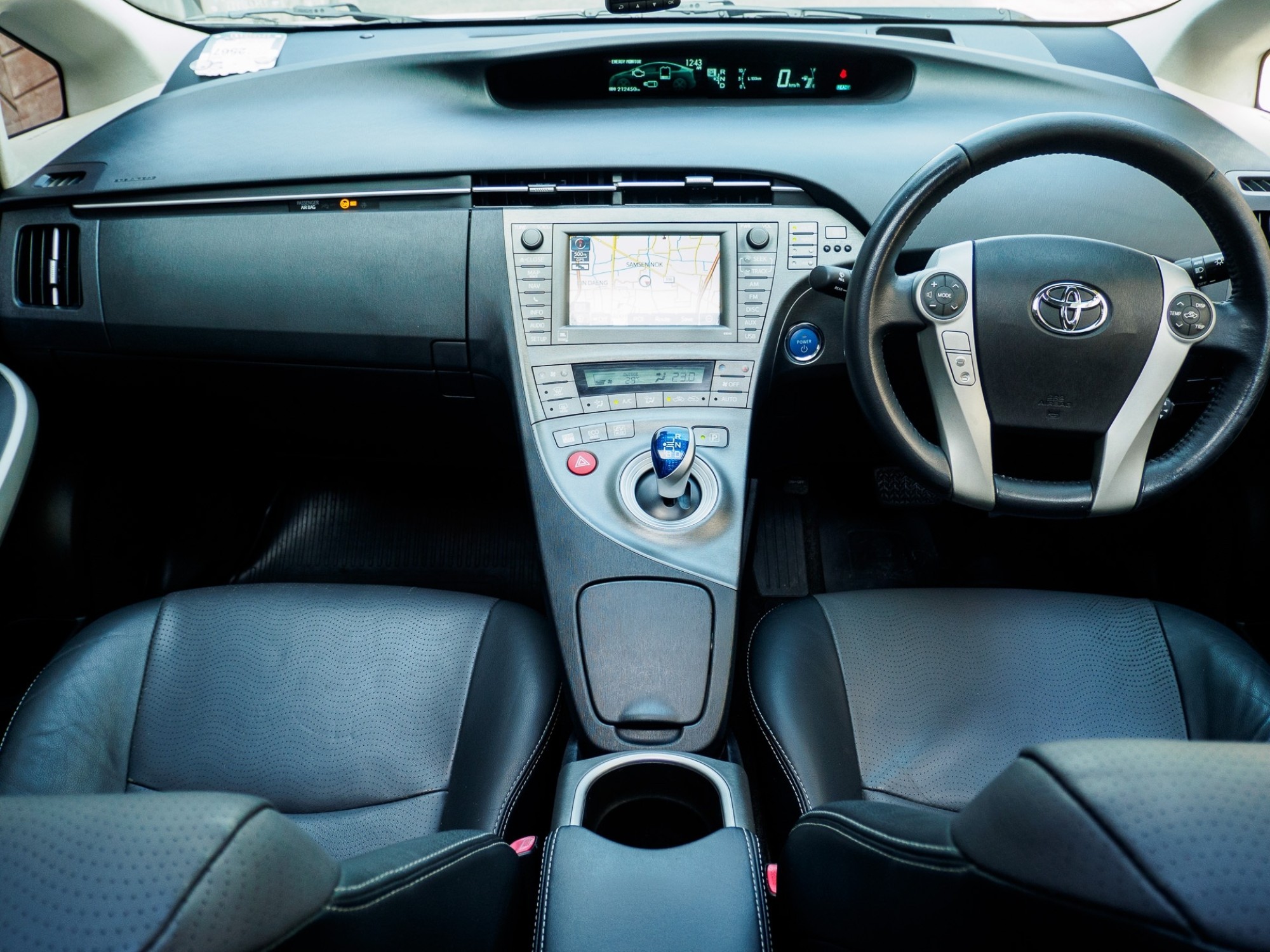 2012 Toyota Prius สีขาว