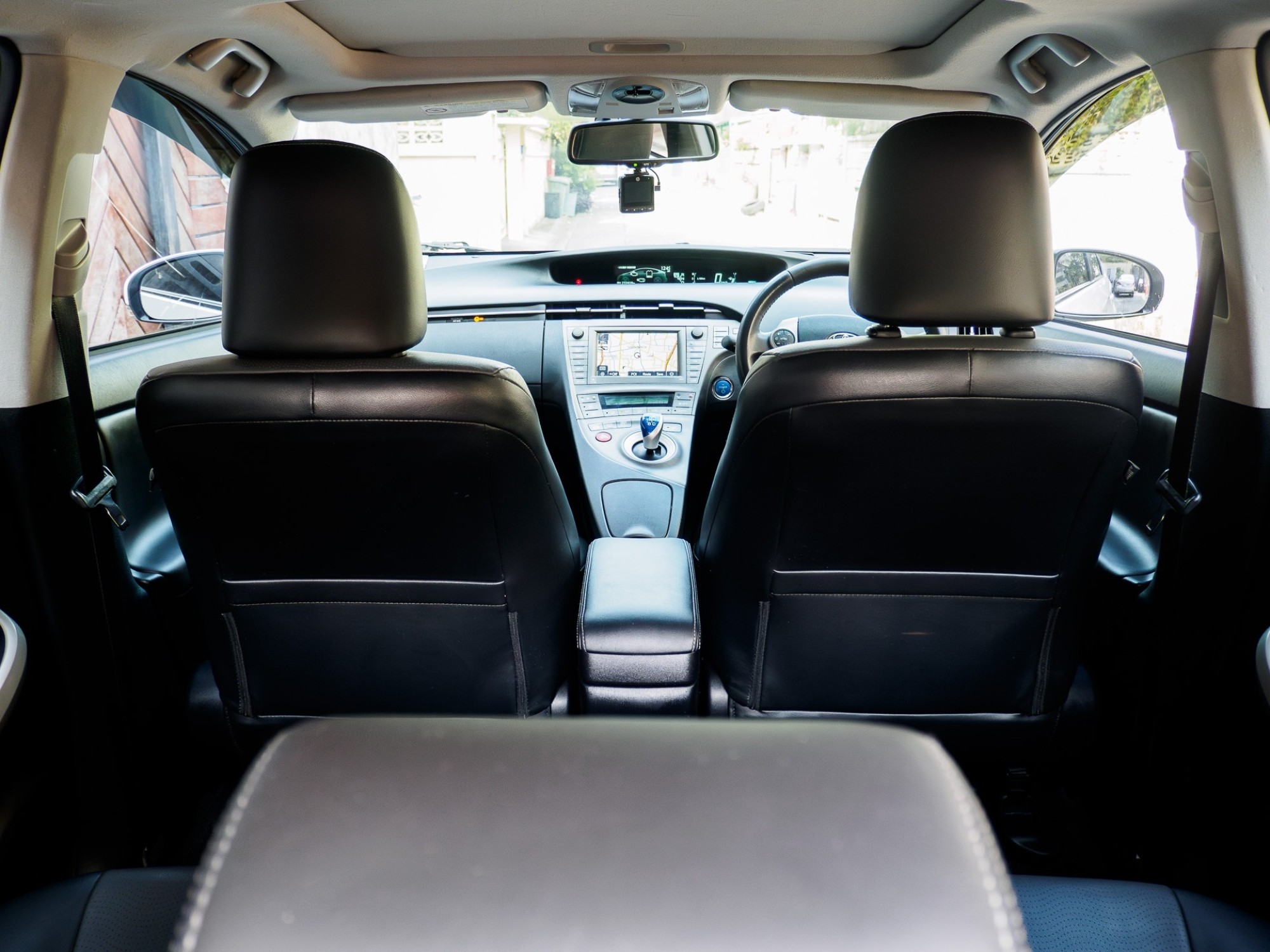 2012 Toyota Prius สีขาว (รูปที่ 19)