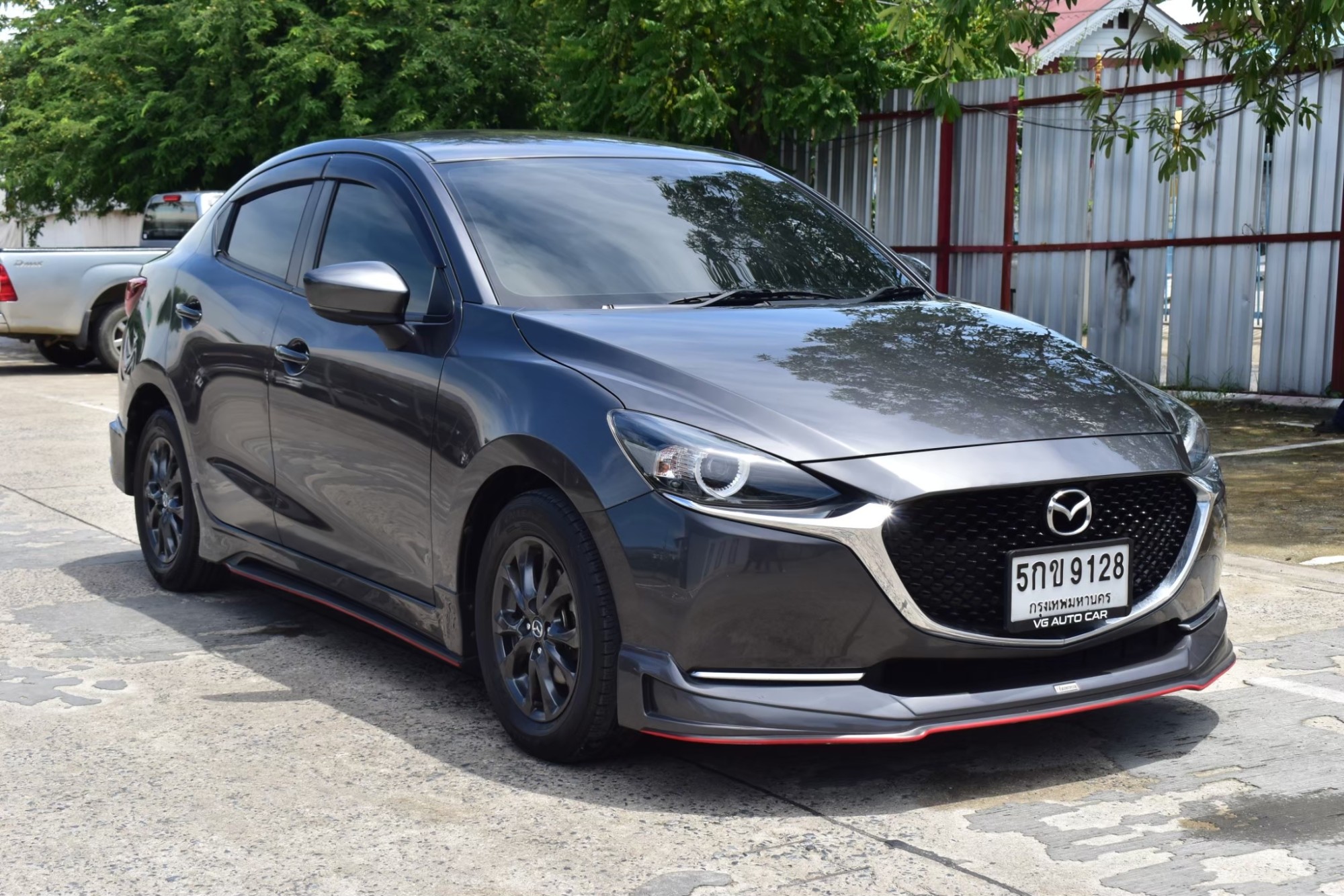 Mazda 2 1.3 S leather เครื่องยนต์เบนซิน เกียร์ออโต้ ปี2020 สีเทา ไมล์ 15,xxx Km. ฟรีดาวน์