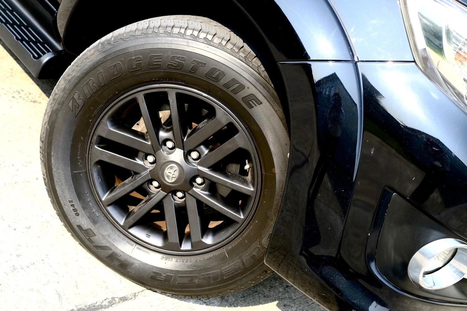 Toyota Fortuner 3.0V 2WD เครื่องยนต์: ดีเซล เกียร์:AT ปี: 2016 สี:ดำ ไมล์:13x,xxx km. (รูปที่ 2)