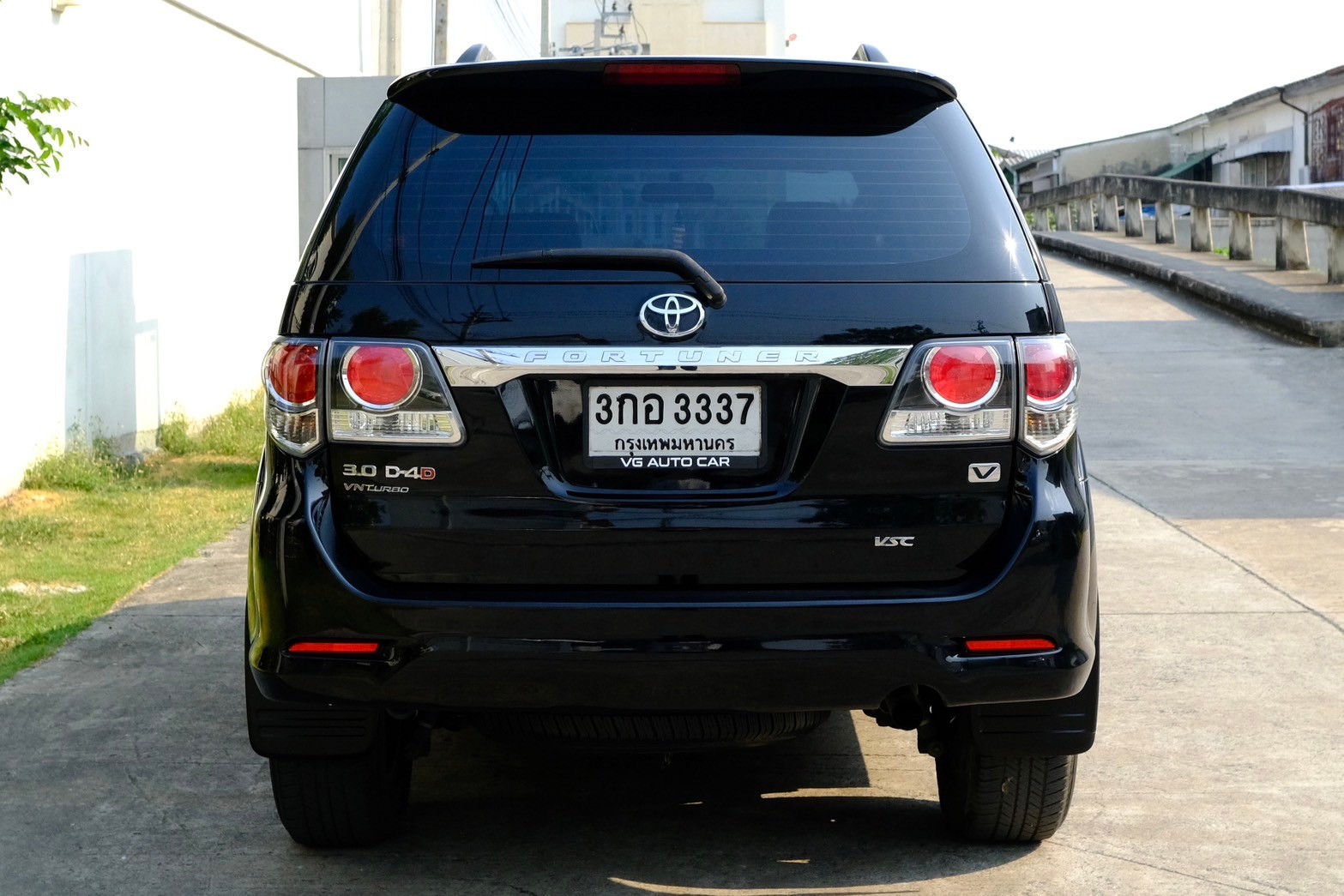 Toyota Fortuner 3.0V 2WD เครื่องยนต์: ดีเซล เกียร์:AT ปี: 2016 สี:ดำ ไมล์:13x,xxx km. (รูปที่ 13)