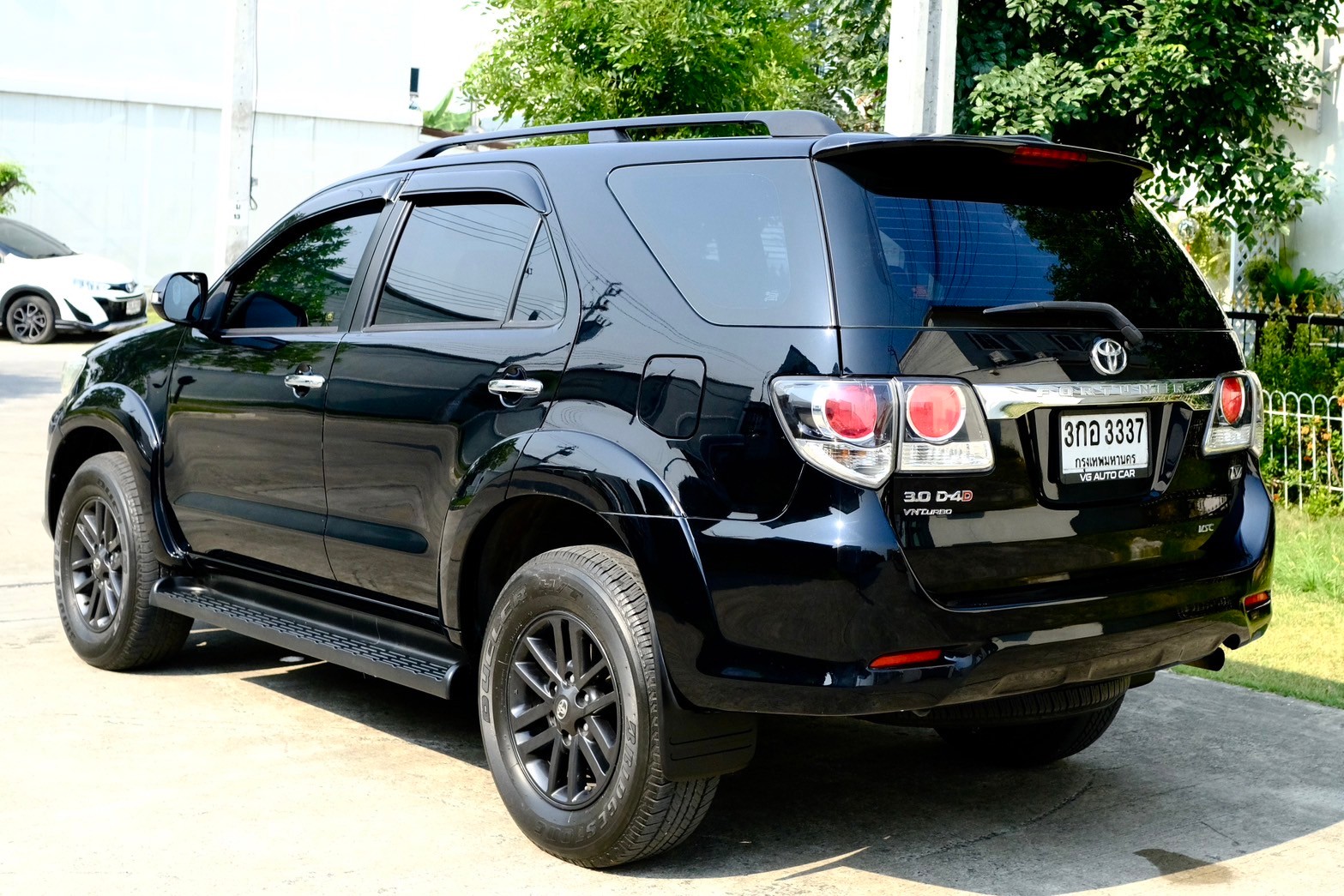 Toyota Fortuner 3.0V 2WD เครื่องยนต์: ดีเซล เกียร์:AT ปี: 2016 สี:ดำ ไมล์:13x,xxx km. (รูปที่ 15)
