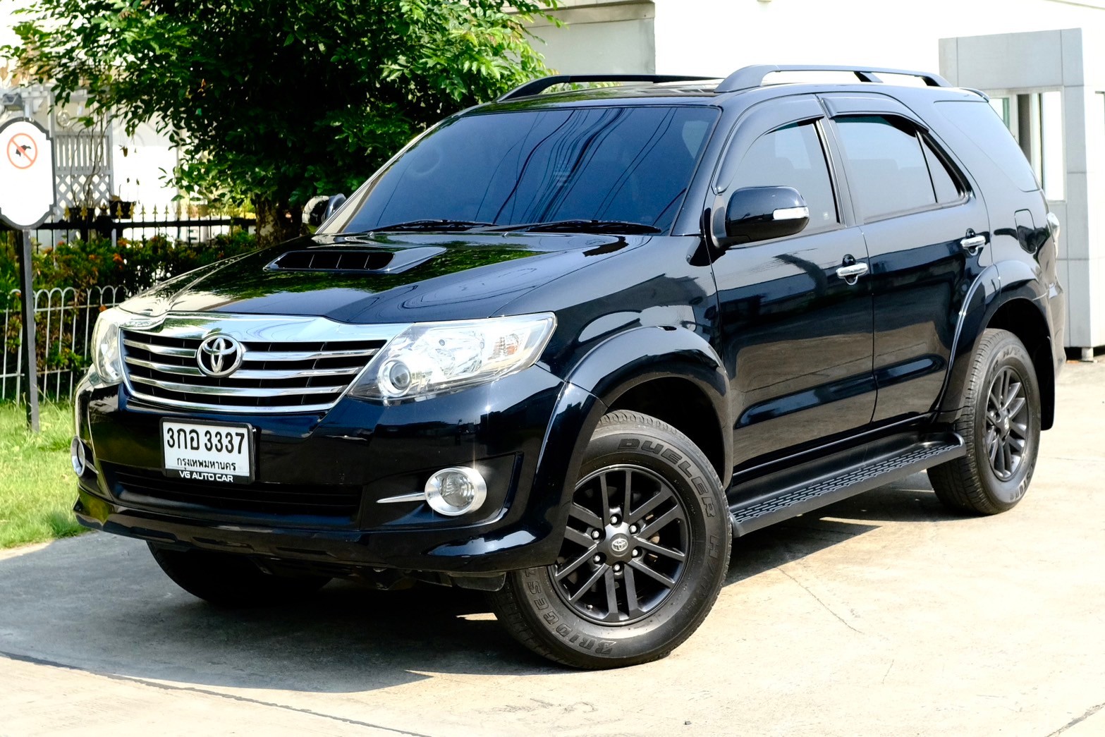 Toyota Fortuner 3.0V 2WD เครื่องยนต์: ดีเซล เกียร์:AT ปี: 2016 สี:ดำ ไมล์:13x,xxx km. (รูปที่ 17)