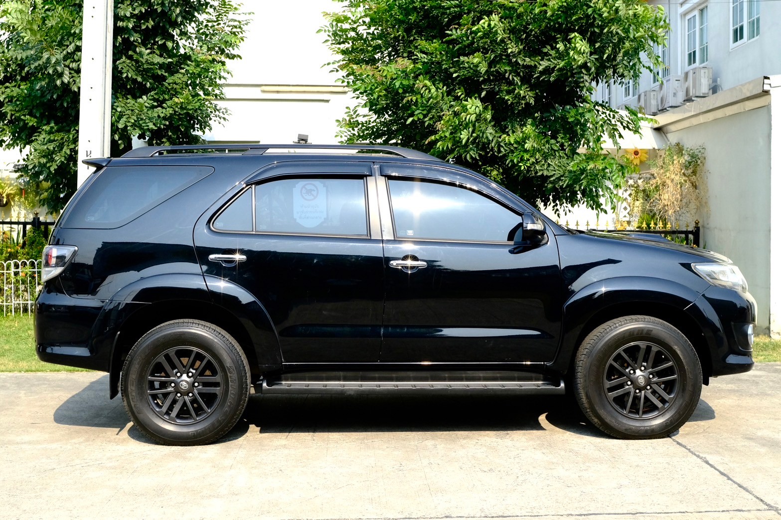Toyota Fortuner 3.0V 2WD เครื่องยนต์: ดีเซล เกียร์:AT ปี: 2016 สี:ดำ ไมล์:13x,xxx km. (รูปที่ 10)