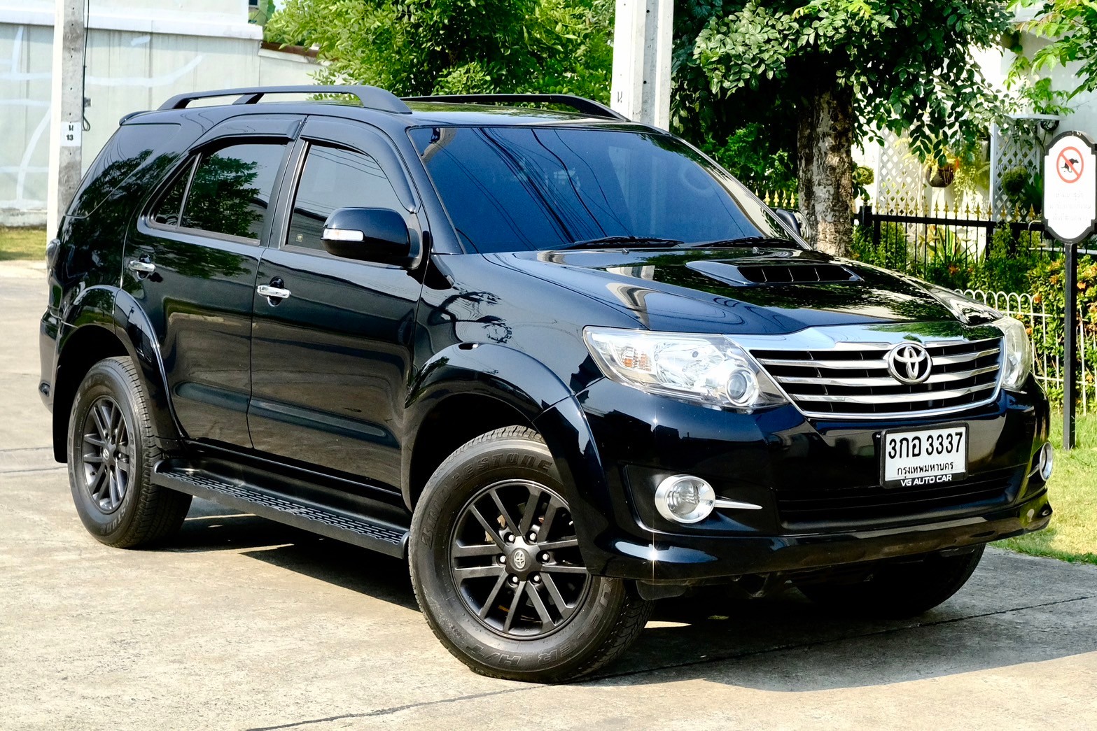 Toyota Fortuner 3.0V 2WD เครื่องยนต์: ดีเซล เกียร์:AT ปี: 2016 สี:ดำ ไมล์:13x,xxx km.