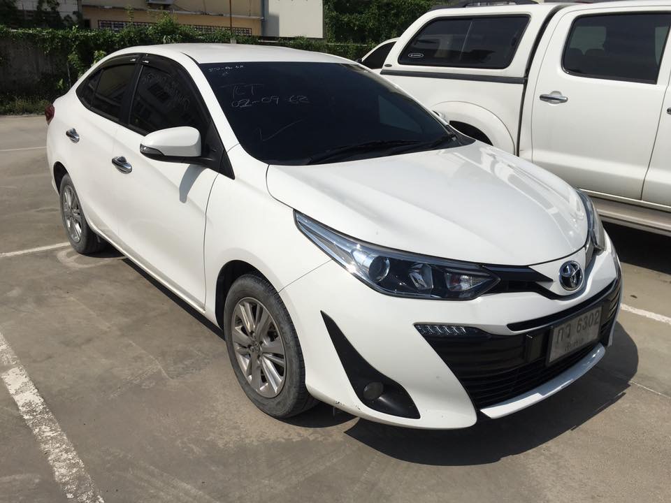Toyota Yaris Ativ ปี 2017 สีขาว (รูปที่ 2)