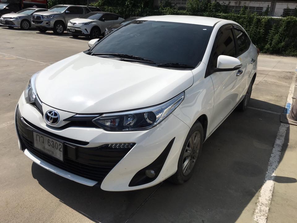 Toyota Yaris Ativ ปี 2017 สีขาว (รูปที่ 3)