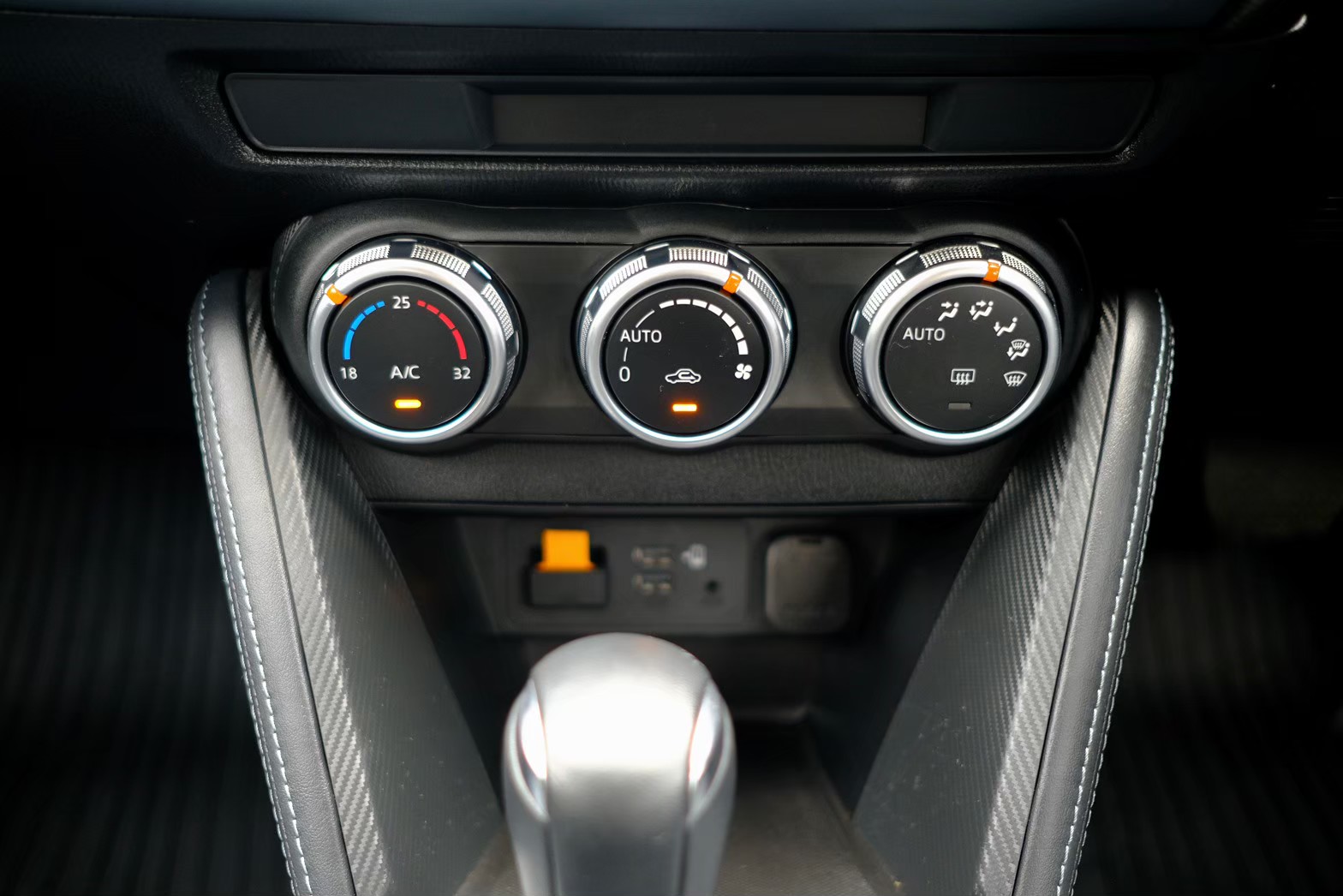Mazda 2 1.3 S leather เครื่องยนต์: เบนซิน เกียร์: ออโต้ ปี: 2020 สี: เทา ไมล์ 15,xxx Km. (รูปที่ 14)