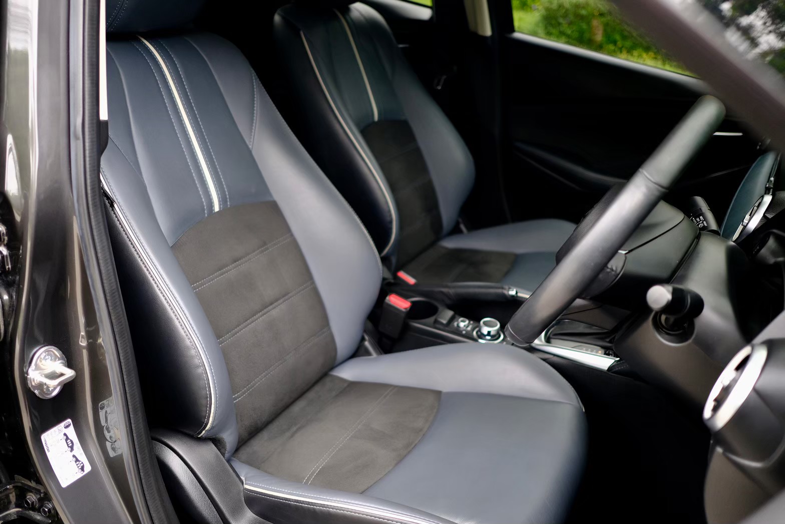 Mazda 2 1.3 S leather เครื่องยนต์: เบนซิน เกียร์: ออโต้ ปี: 2020 สี: เทา ไมล์ 15,xxx Km. (รูปที่ 11)